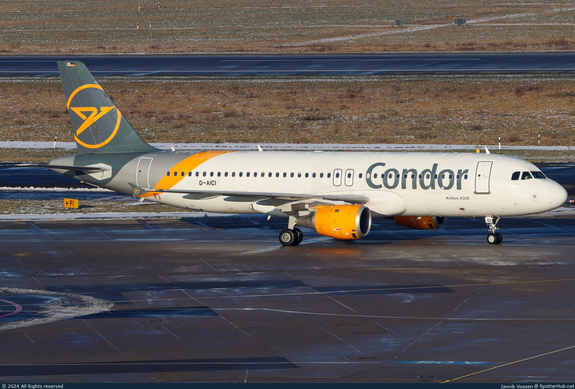 Photo of D-AICI - Airbus A320-212 operated by Condor