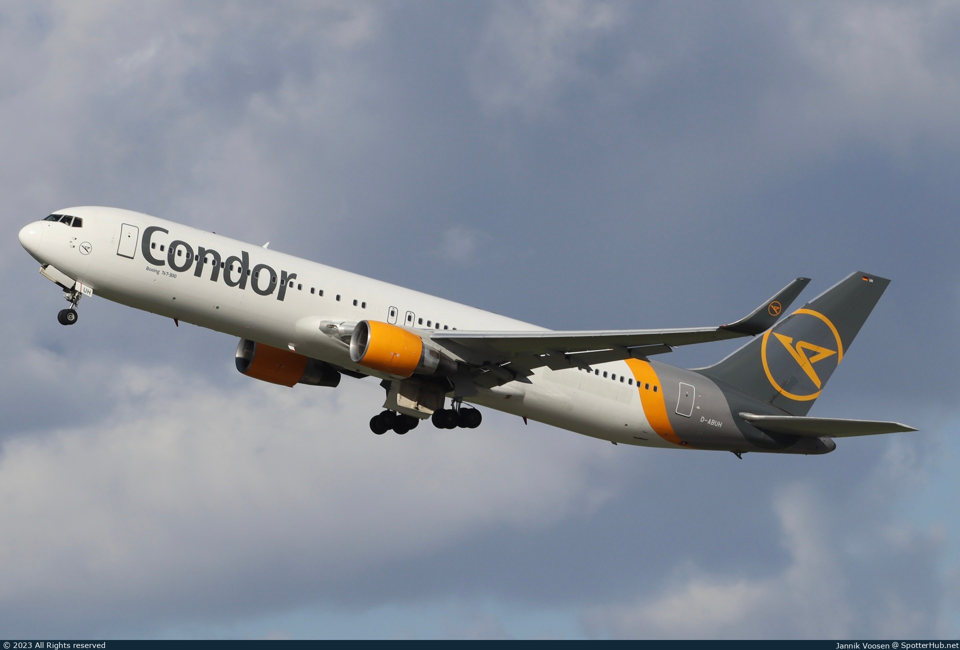 Photo of D-ABUH - Boeing 767-330(ER) operated by Condor