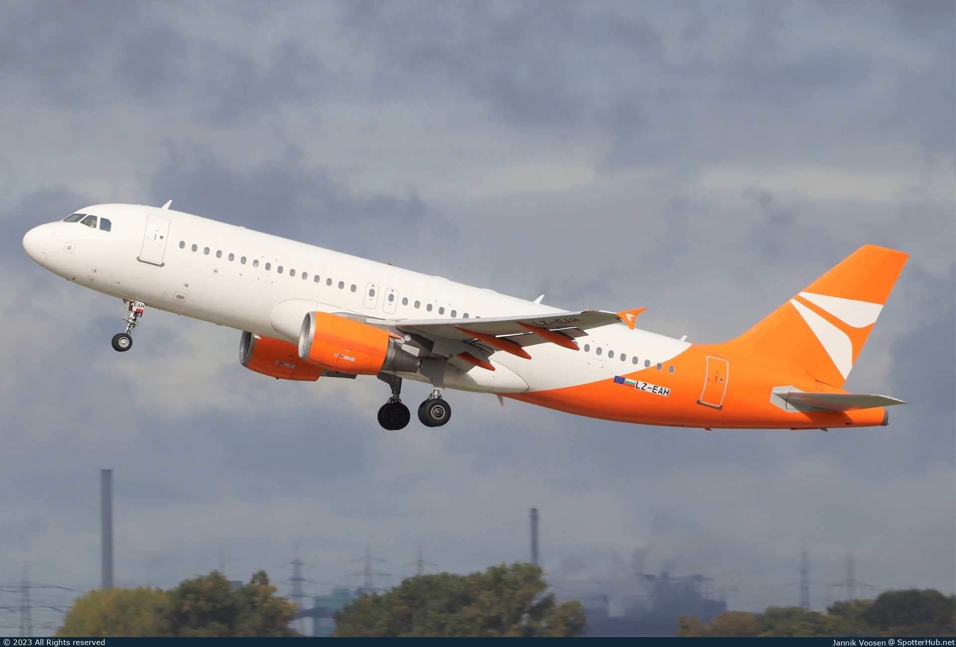 Photo of LZ-EAH - Airbus A320-214 operated by Electra Airways