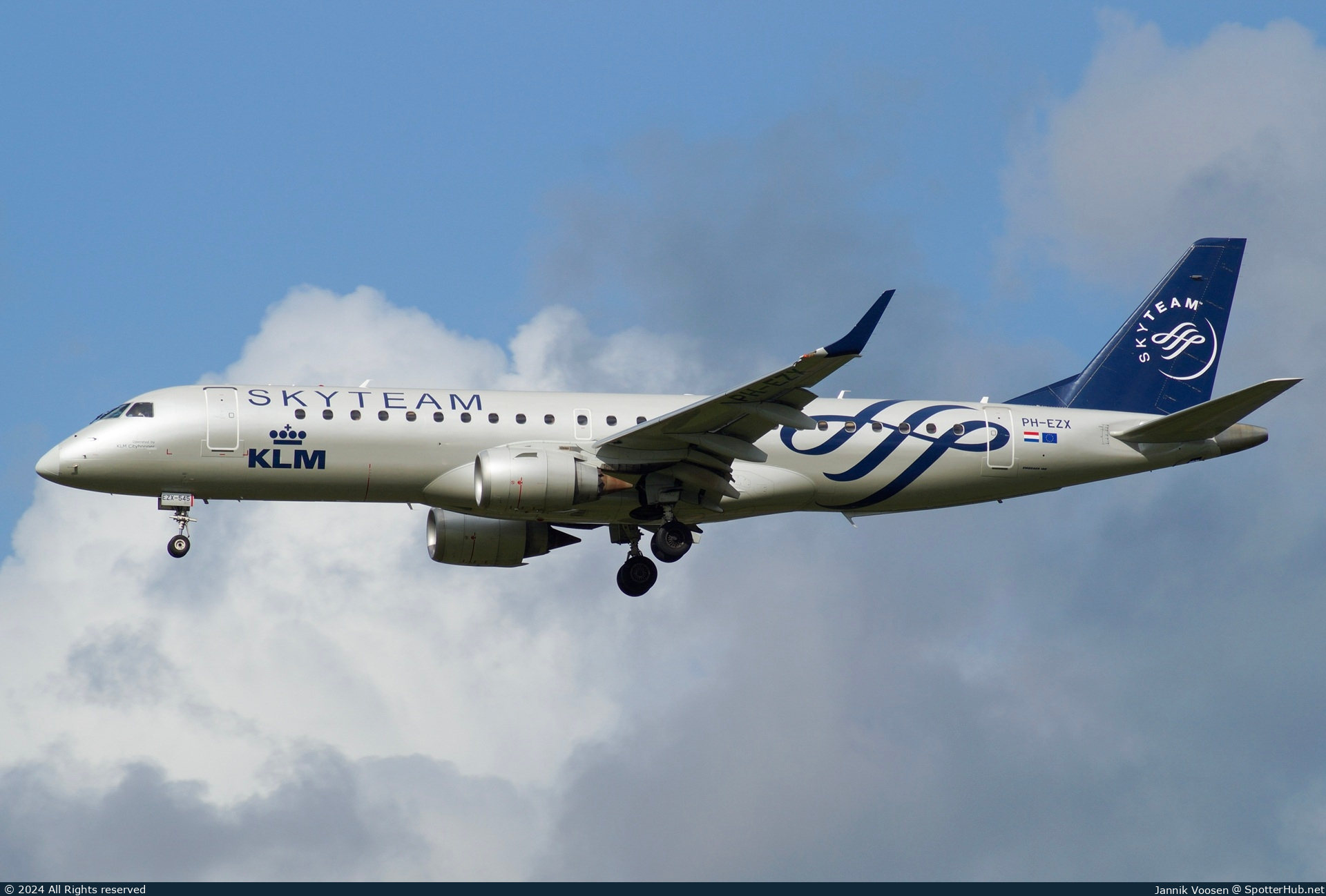 Photo of PH-EZX - Embraer ERJ-190STD operated by KLM Cityhopper