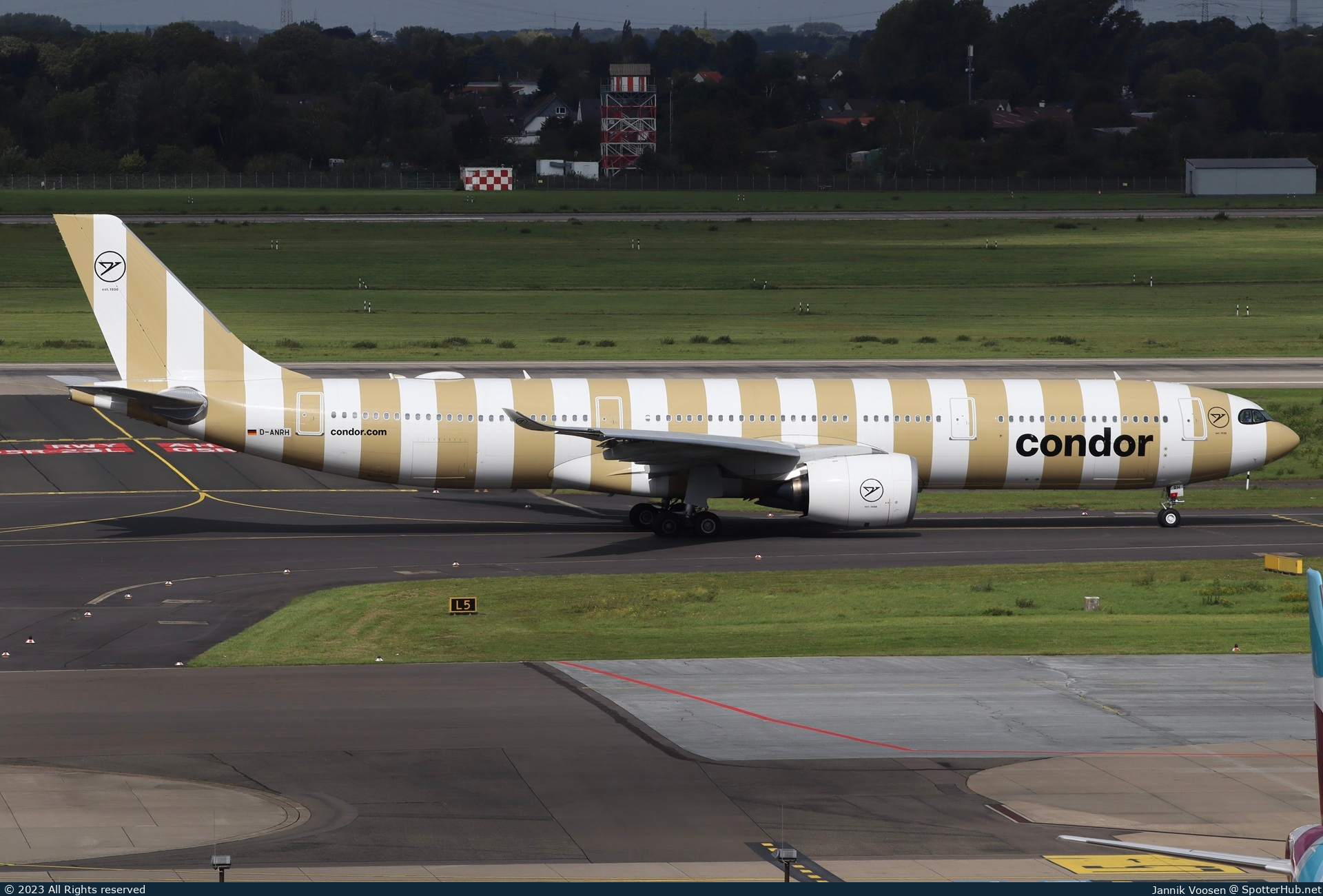 Photo of D-ANRH - Airbus A330-941 operated by Condor