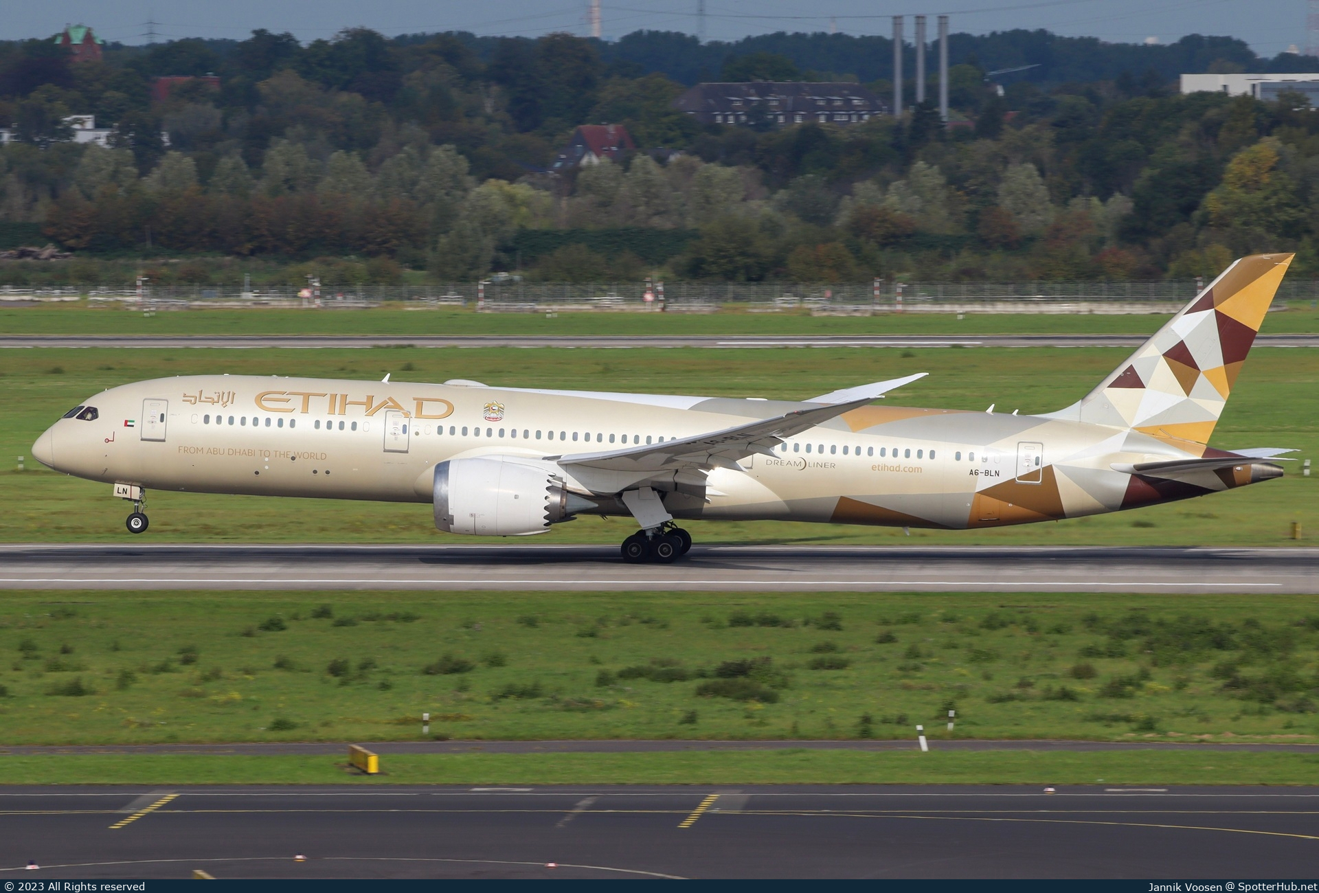 Photo of A6-BLN - Boeing 787-9 Dreamliner operated by Etihad Airways