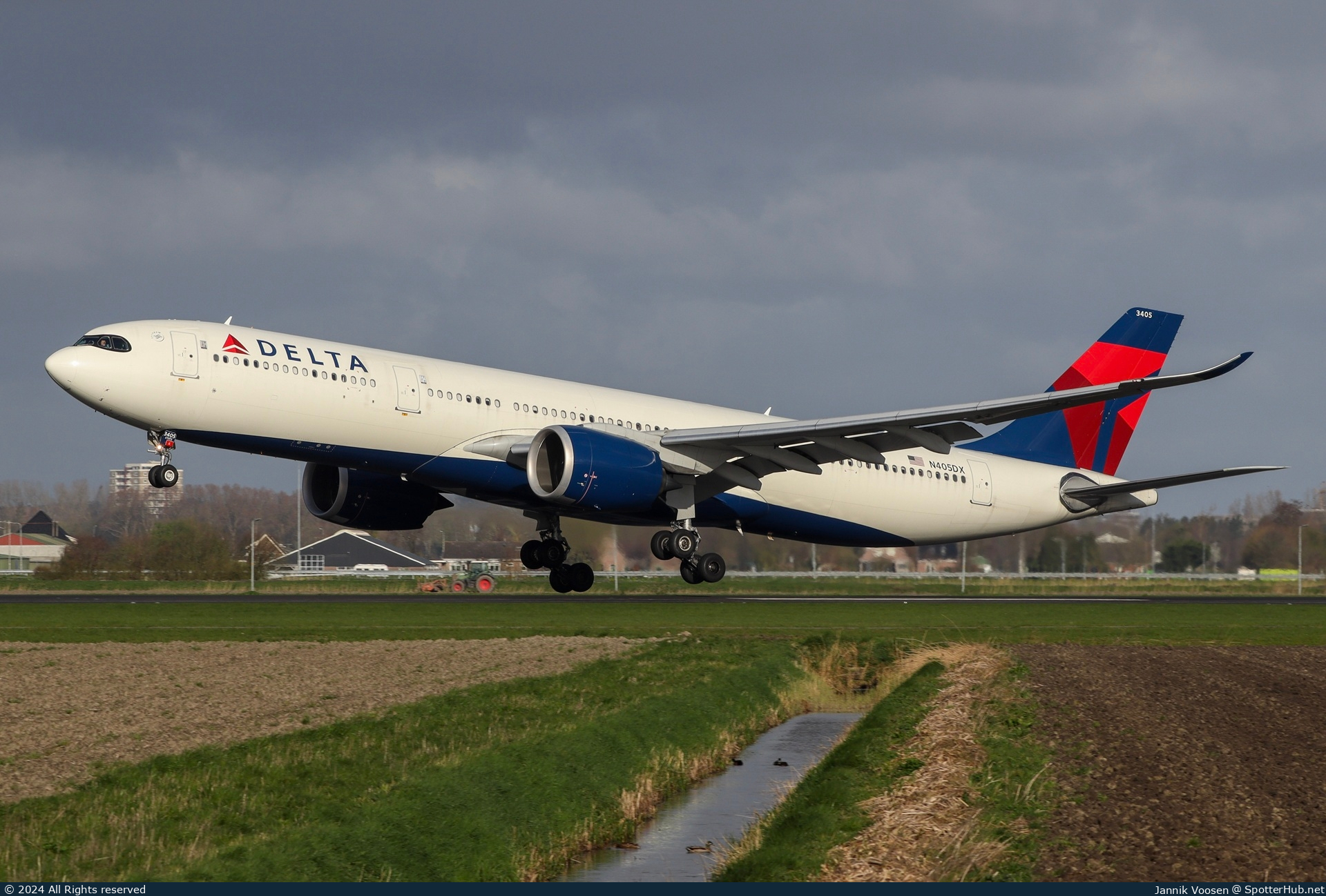 Photo of N405DX - Airbus A330-941 operated by Delta Air Lines