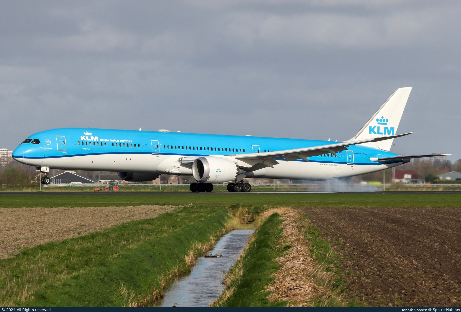Photo of PH-BKC - Boeing 787-10 Dreamliner operated by KLM Royal Dutch Airlines