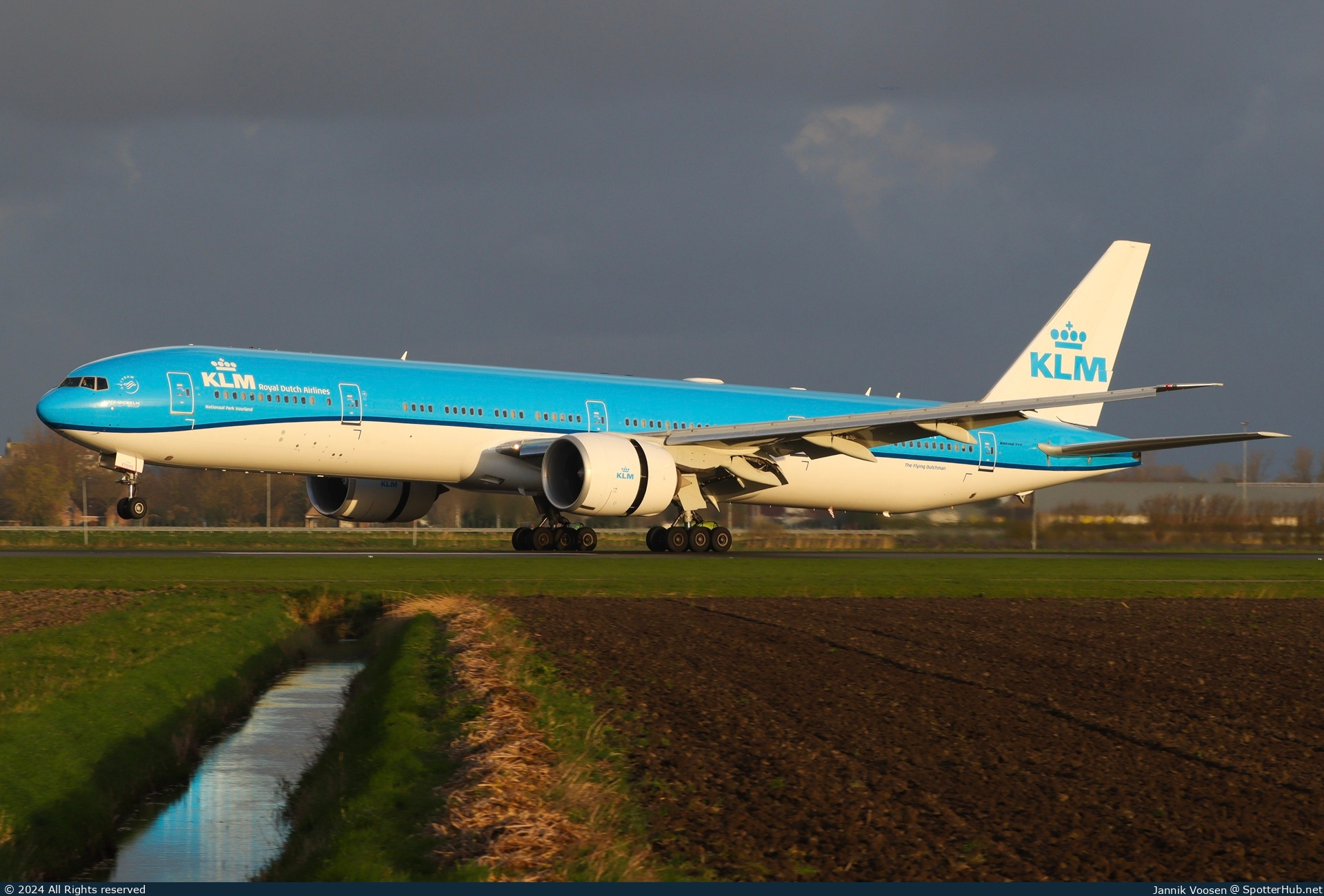 Photo of PH-BVI - Boeing 777-306(ER) operated by KLM Royal Dutch Airlines