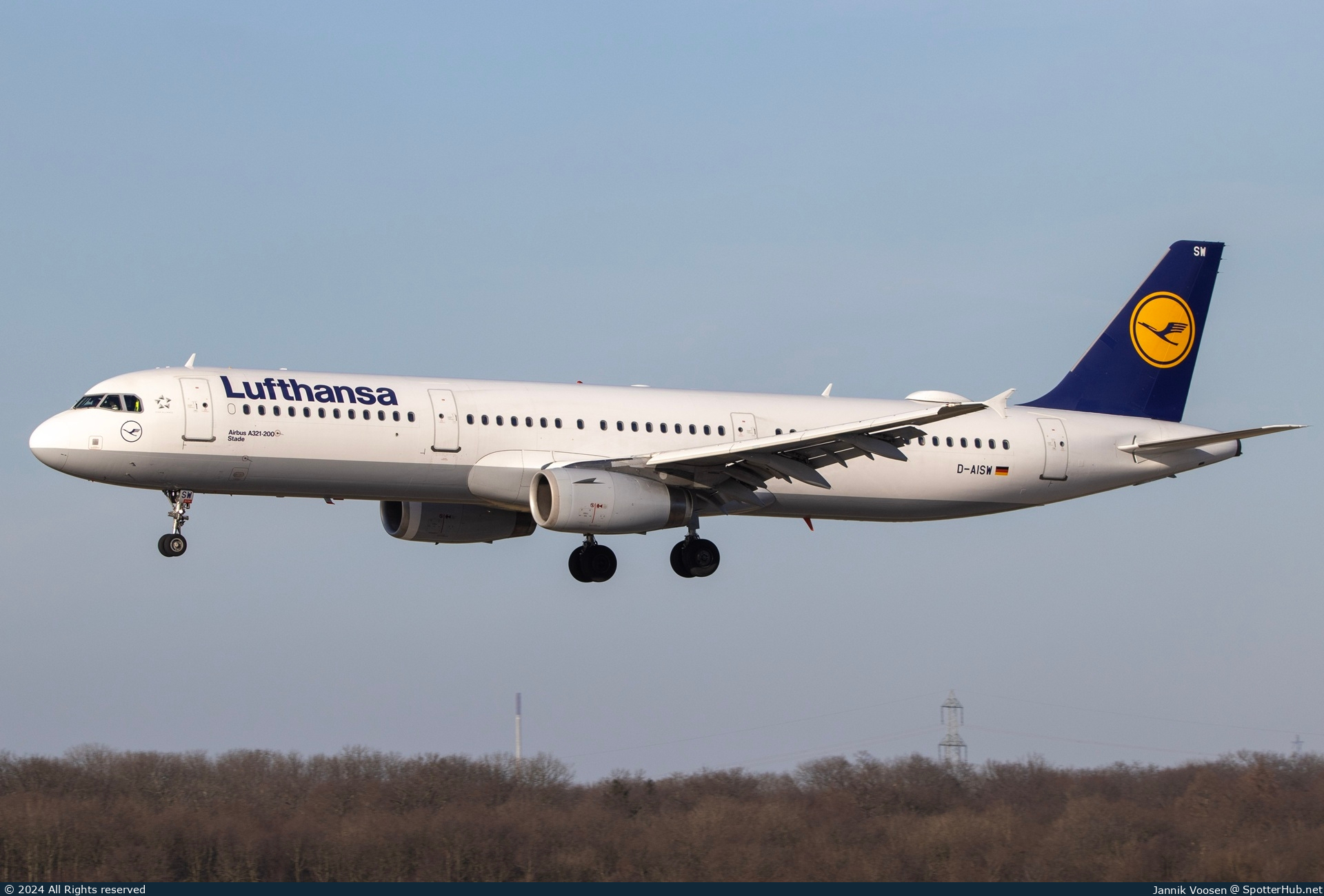 Photo of D-AISW - Airbus A321-231 operated by Lufthansa