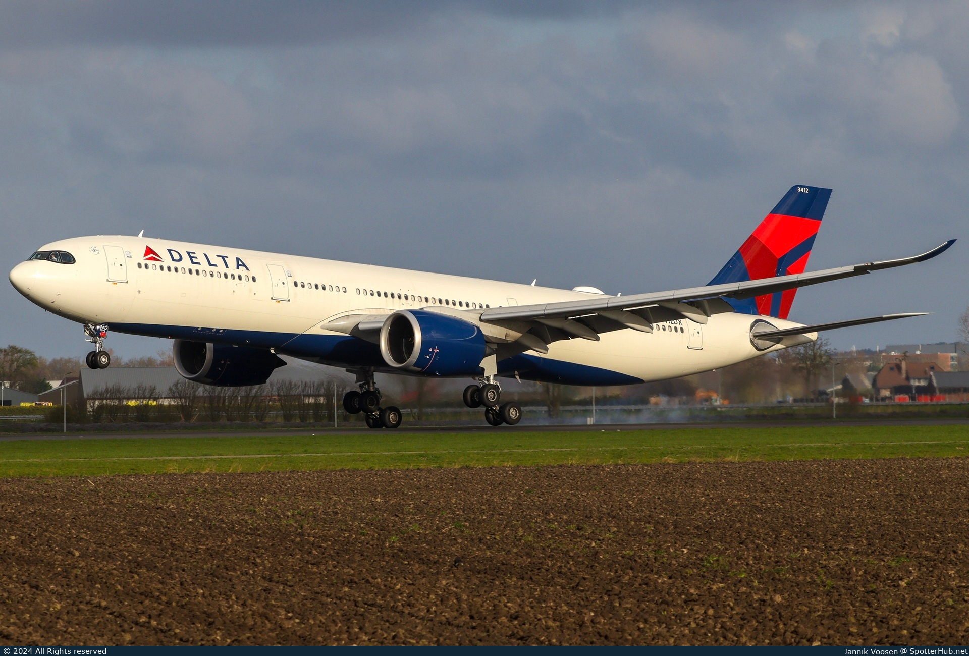 Photo of N412DX - Airbus A330-941 operated by Delta Air Lines