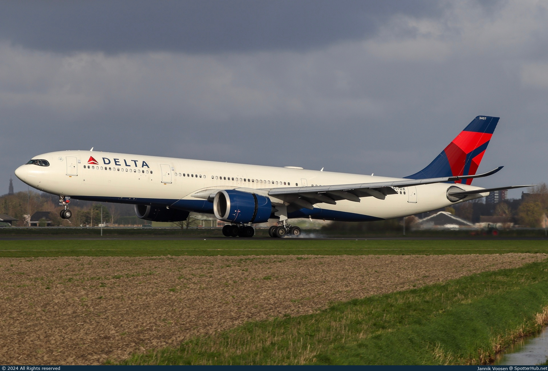 Photo of N407DX - Airbus A330-941 operated by Delta Air Lines