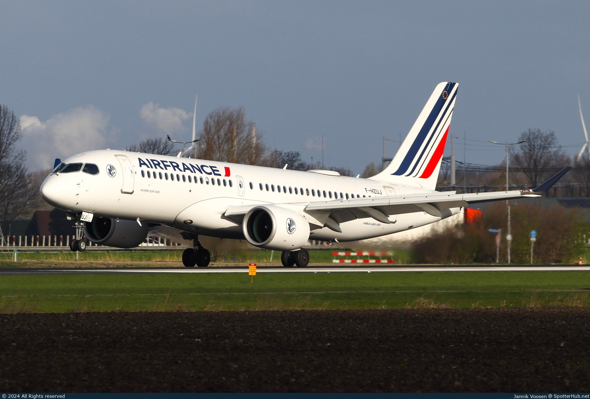Photo of F-HZUJ - Airbus A220-300 operated by Air France