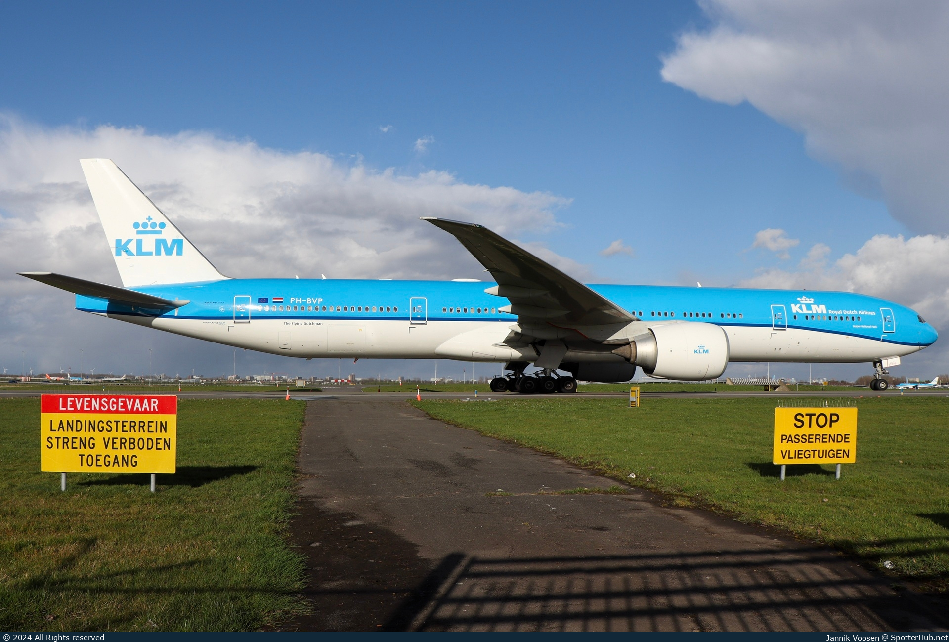 Photo of PH-BVP - Boeing 777-306(ER) operated by KLM Royal Dutch Airlines