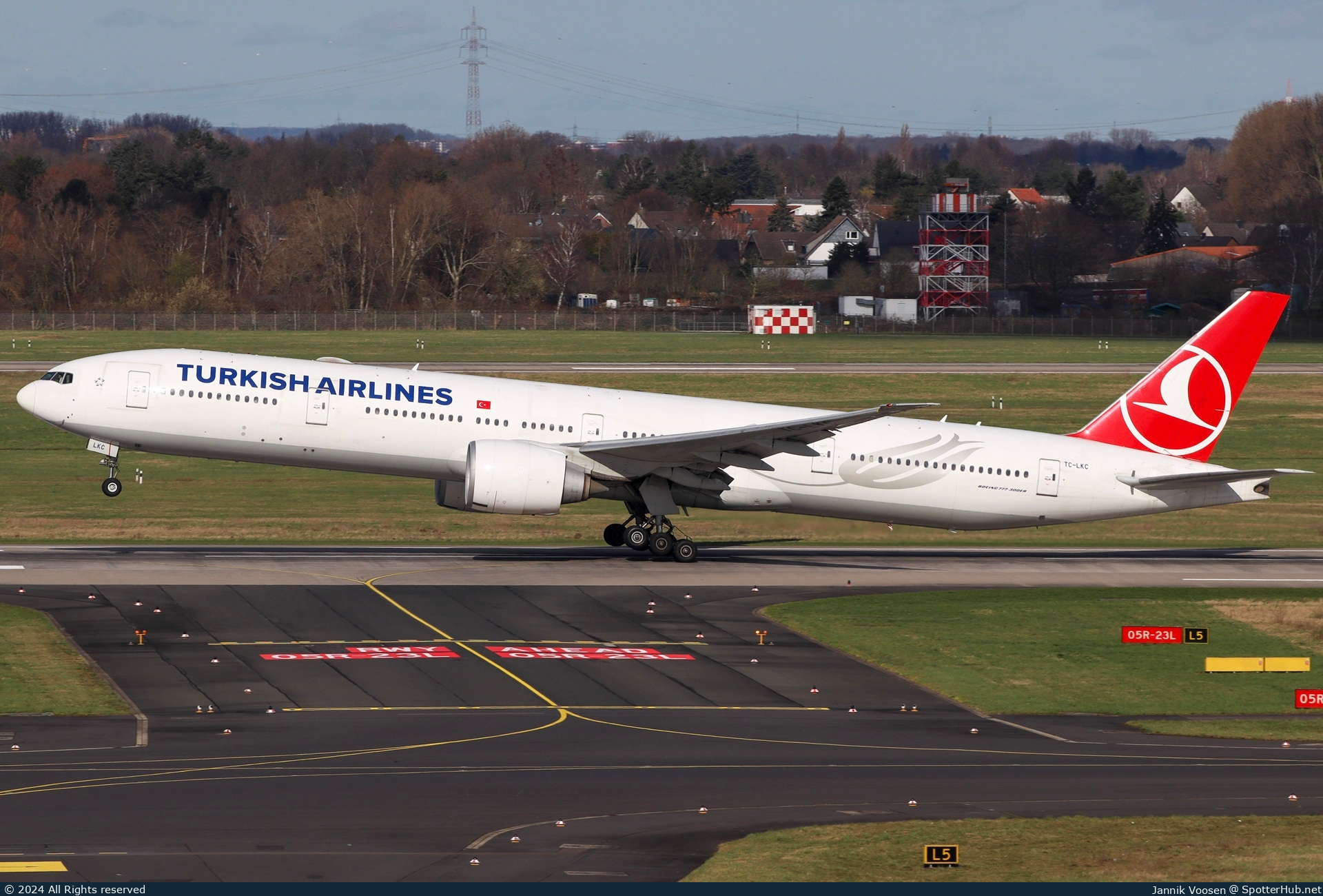 Photo of TC-LKC - Boeing 777-3U8(ER) operated by Turkish Airlines