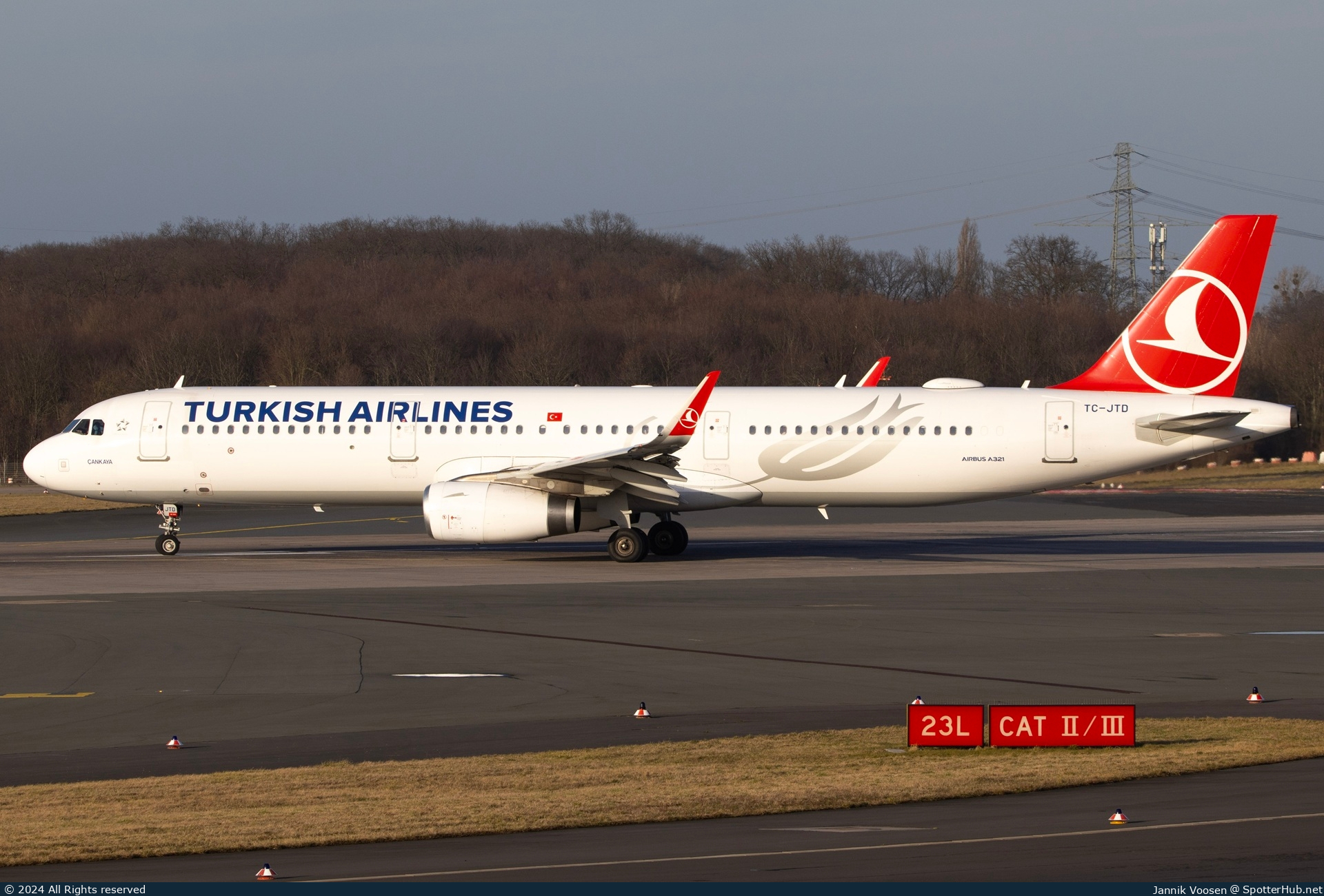 Photo of TC-JTD - Airbus A321-231 operated by Turkish Airlines