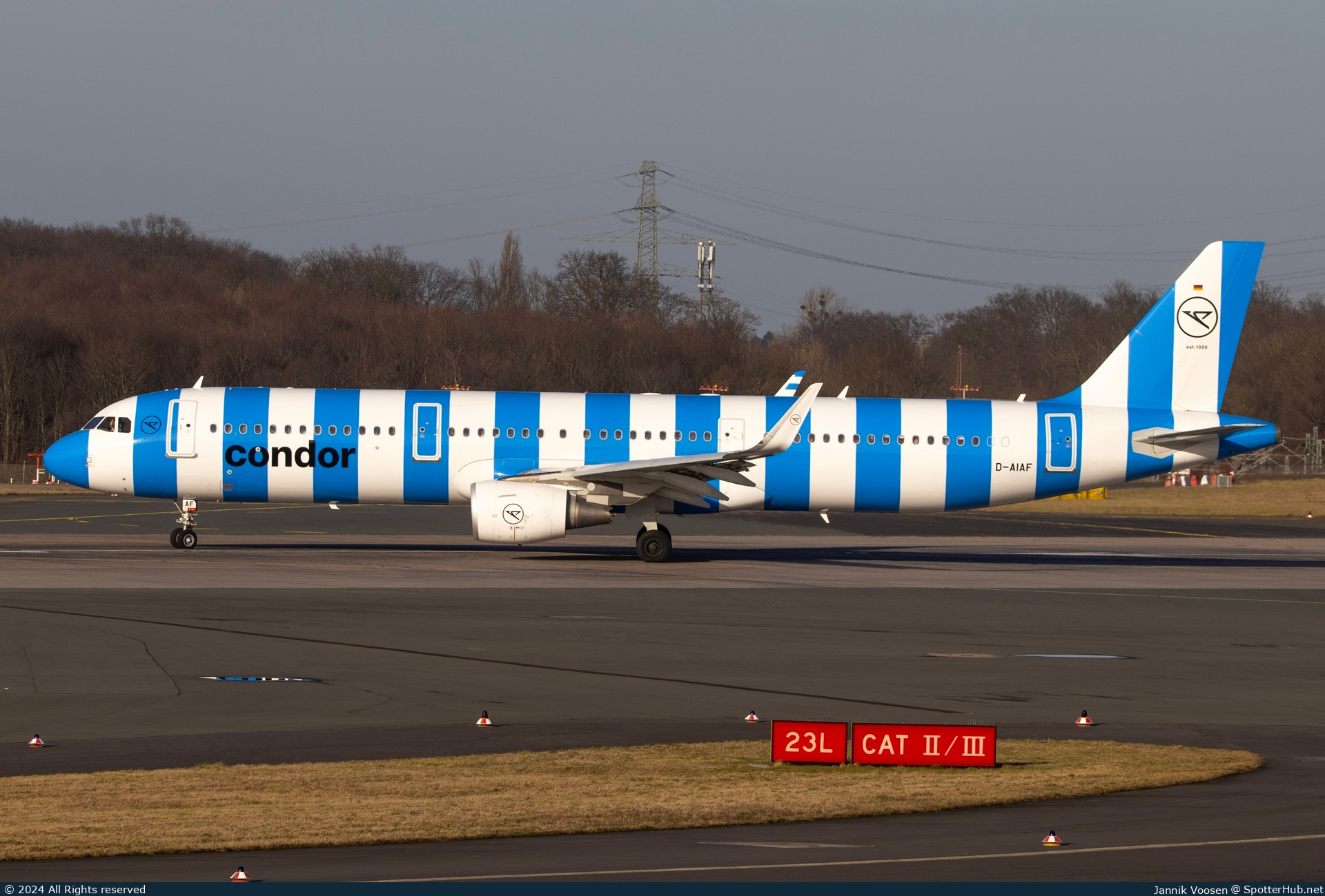 Photo of D-AIAF - Airbus A321-211 operated by Condor