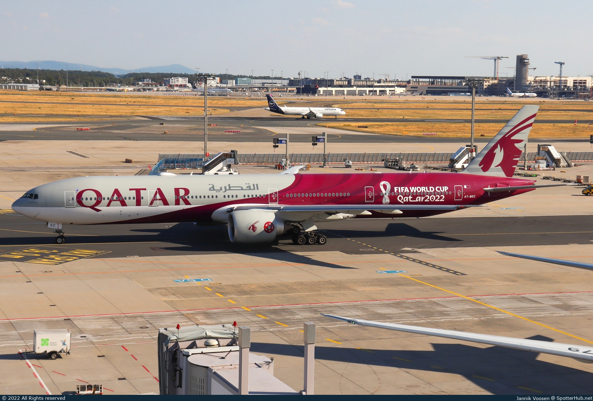 Photo of A7-BEC - Boeing 777-3DZ(ER) operated by Qatar Airways