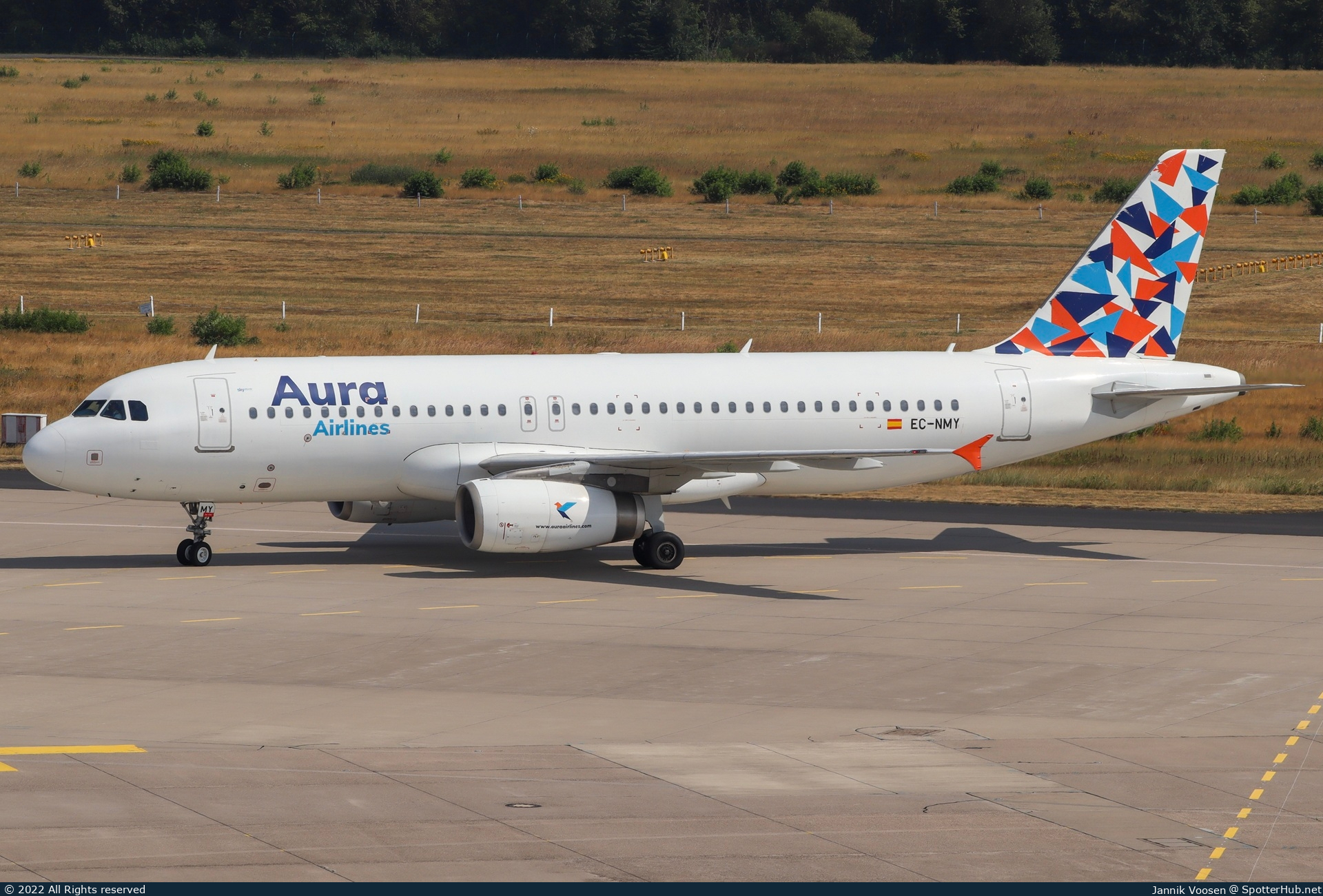 Photo of EC-NMY - Airbus A320-232 operated by Aura Airlines