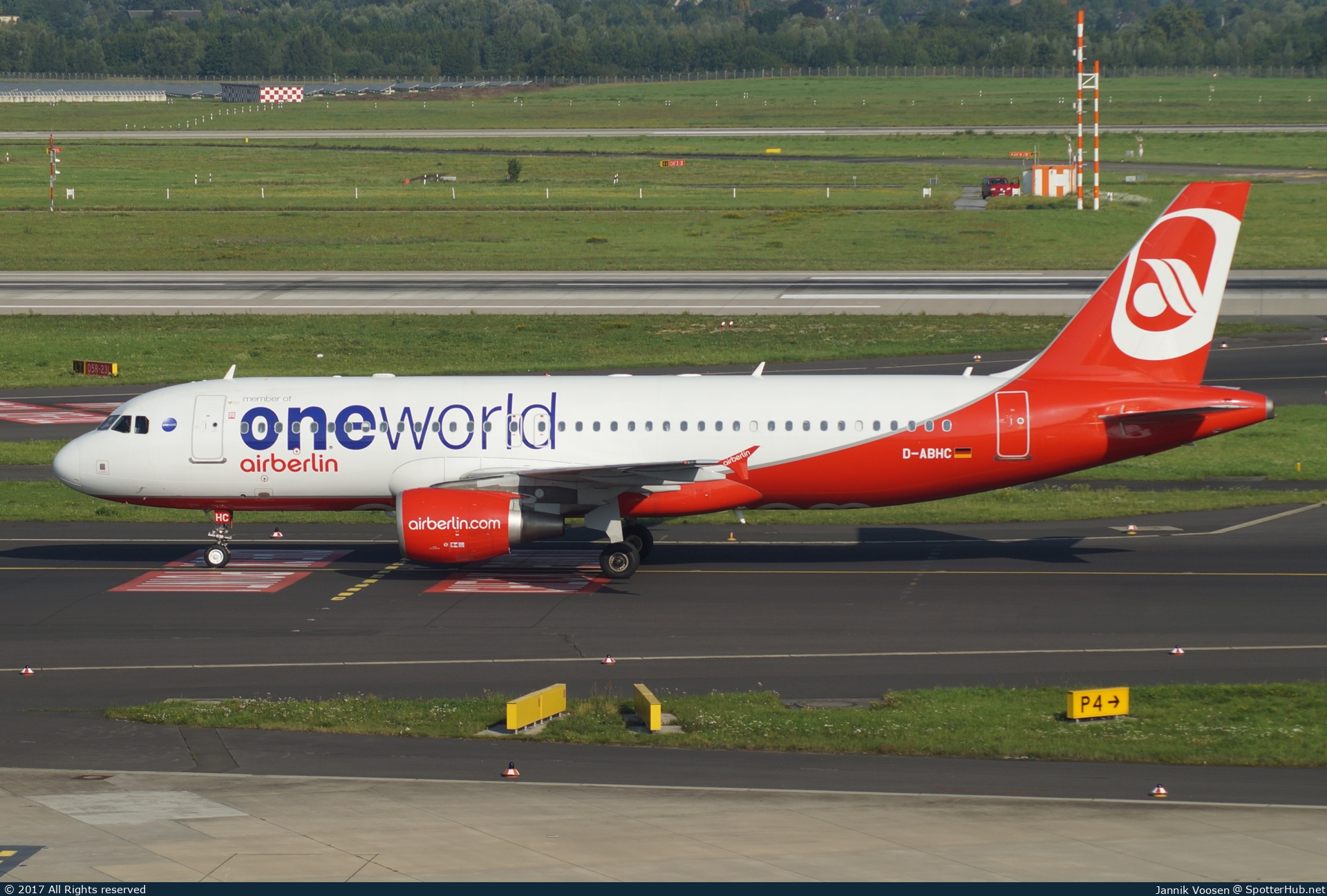 Photo of D-ABHC - Airbus A320-214 operated by Air Berlin