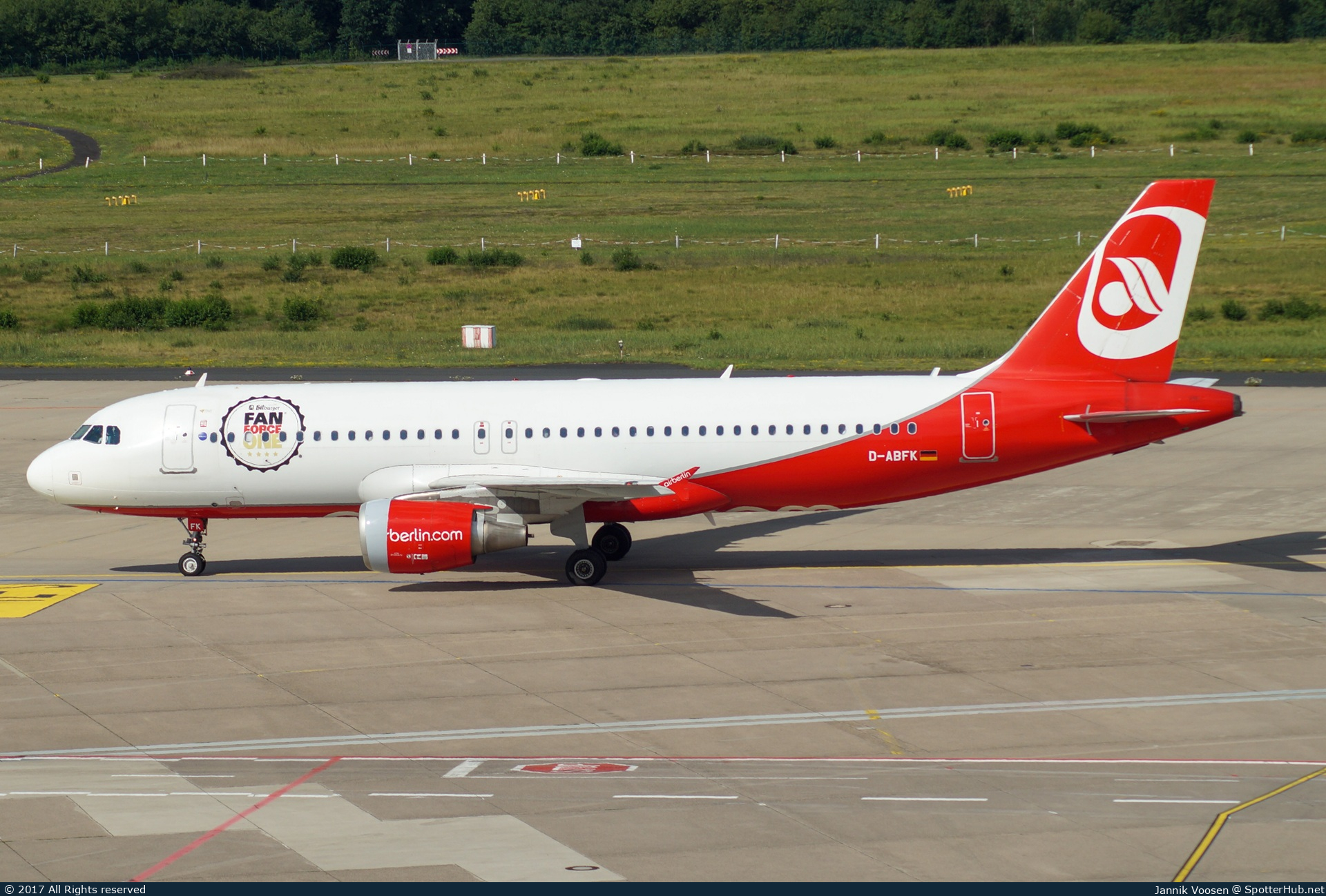Photo of D-ABFK - Airbus A320-214 operated by Air Berlin