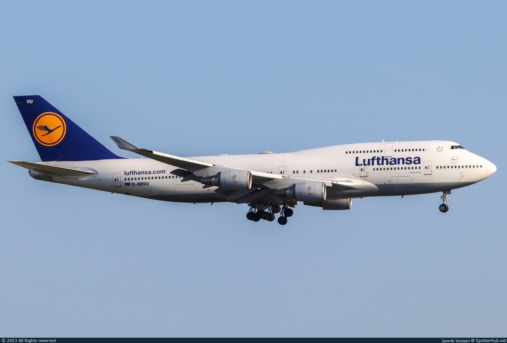 Photo of D-ABVU - Boeing 747-430 operated by Lufthansa