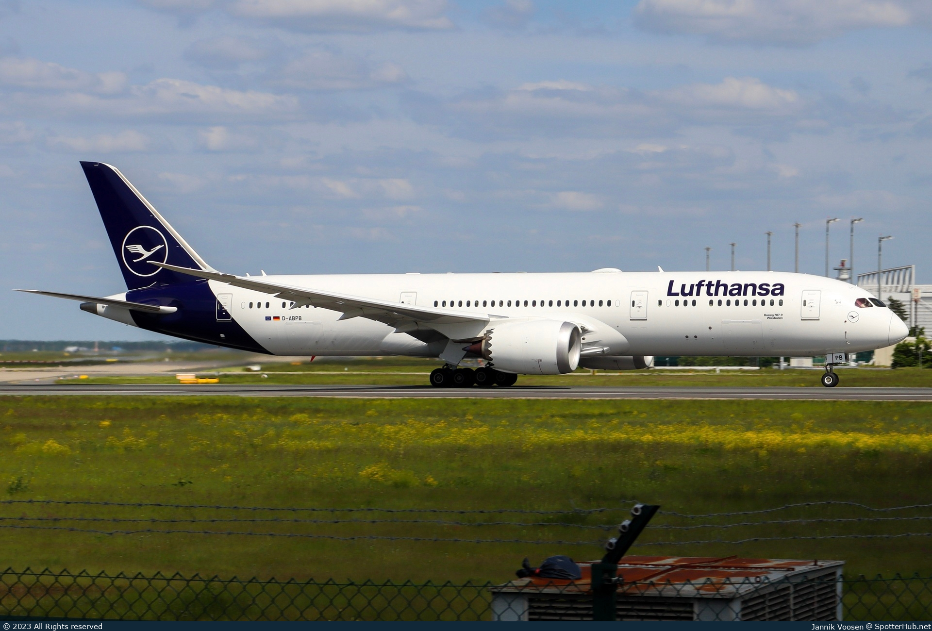 Photo of D-ABPB - Boeing 787-9 Dreamliner operated by Lufthansa
