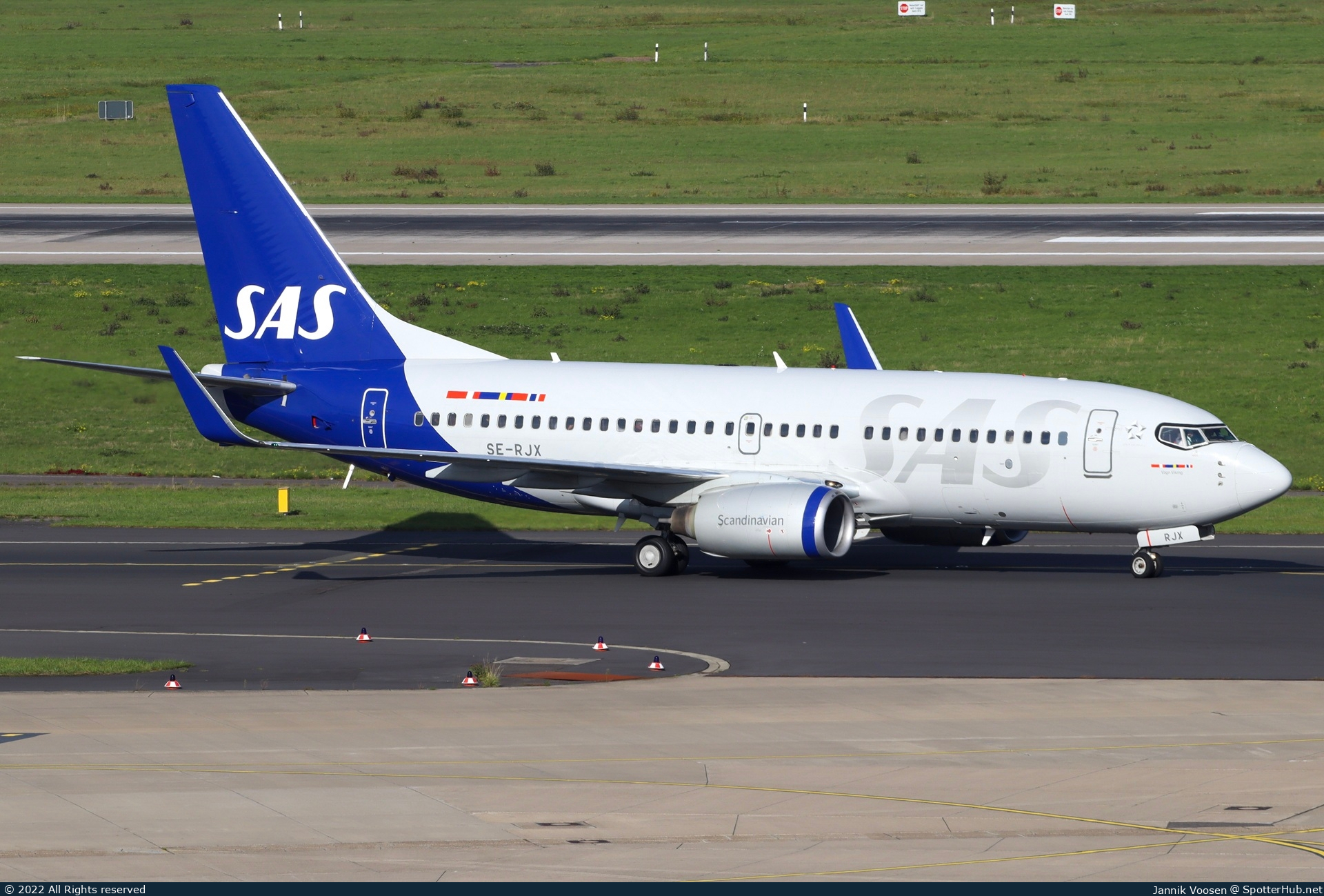 Photo of SE-RJX - Boeing 737-76N operated by SAS Scandinavian Airlines