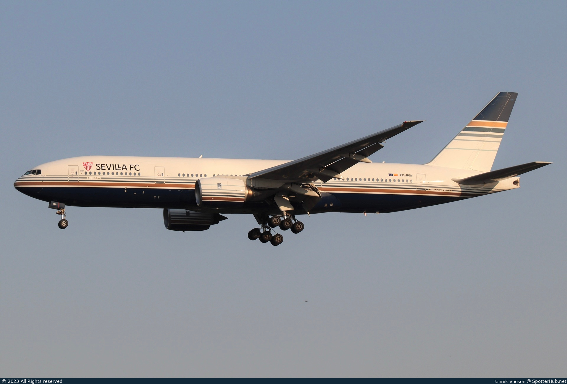 Photo of EC-MUA - Boeing 777-212(ER) operated by Privilege Style