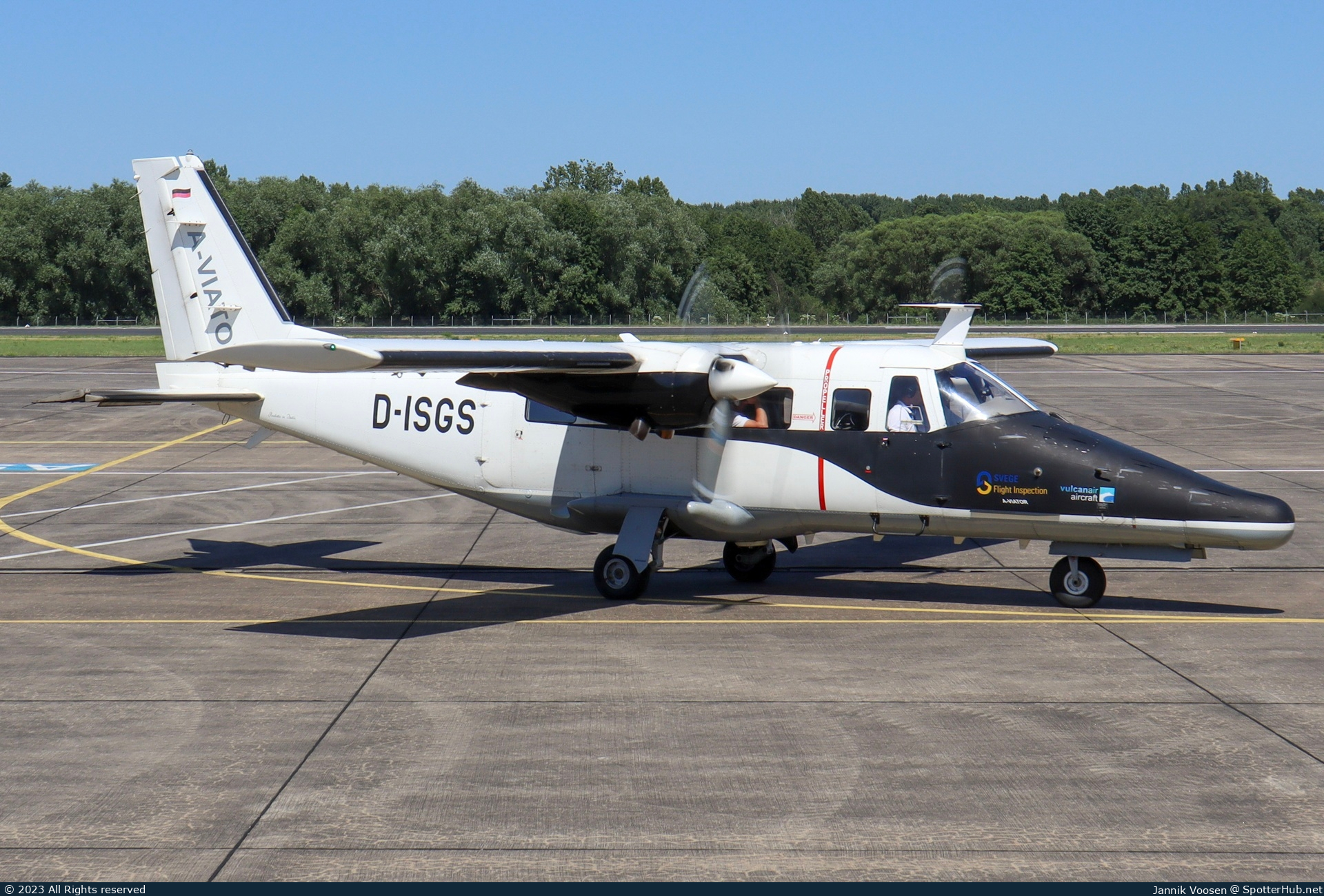 Photo of D-ISGS - Vulcanair AP.68TP-600 A-Viator operated by SVEGE Flight Inspection