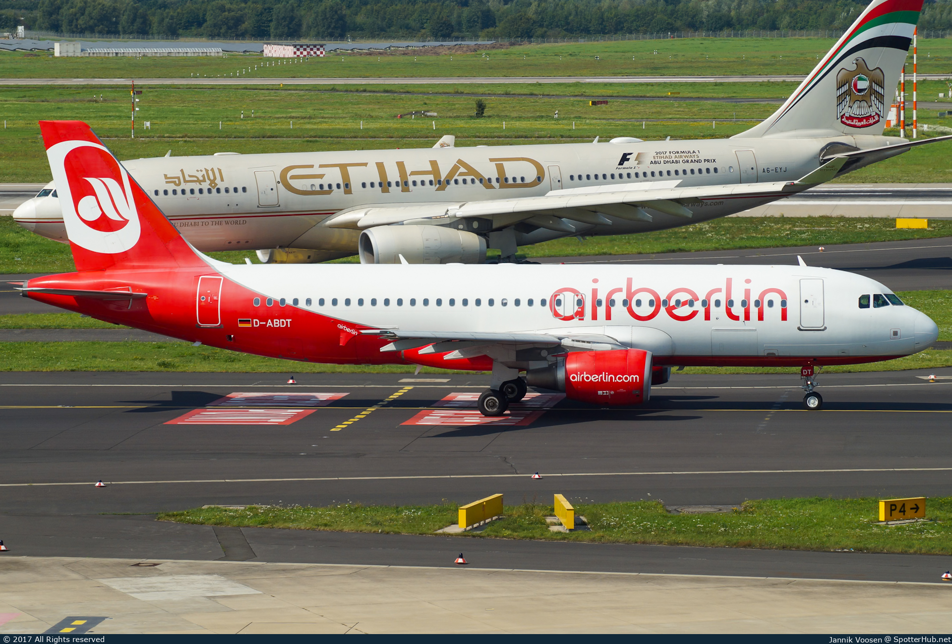 Photo of D-ABDT - Airbus A320-214 operated by Air Berlin