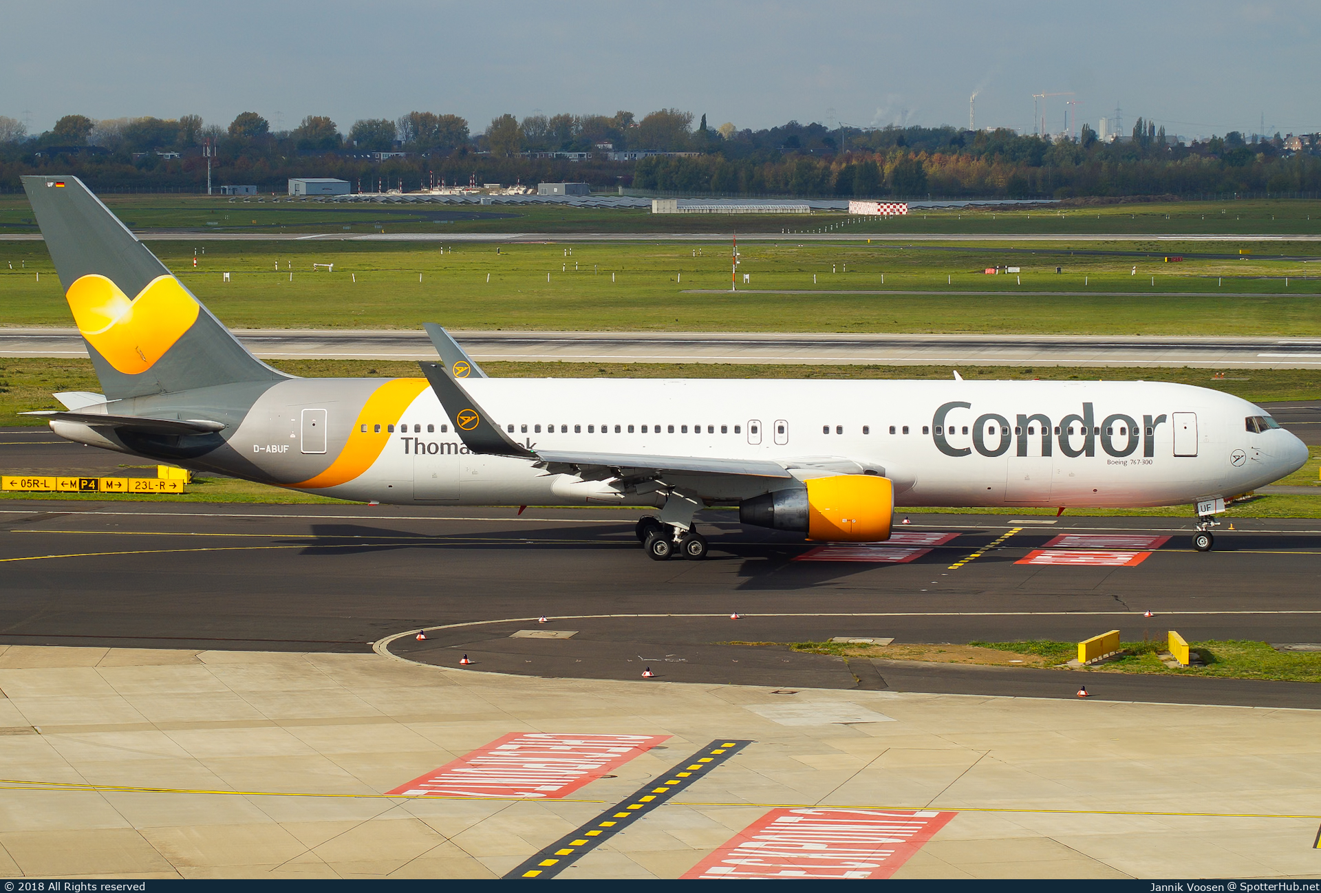 Photo of D-ABUF - Boeing 767-330(ER) operated by Condor