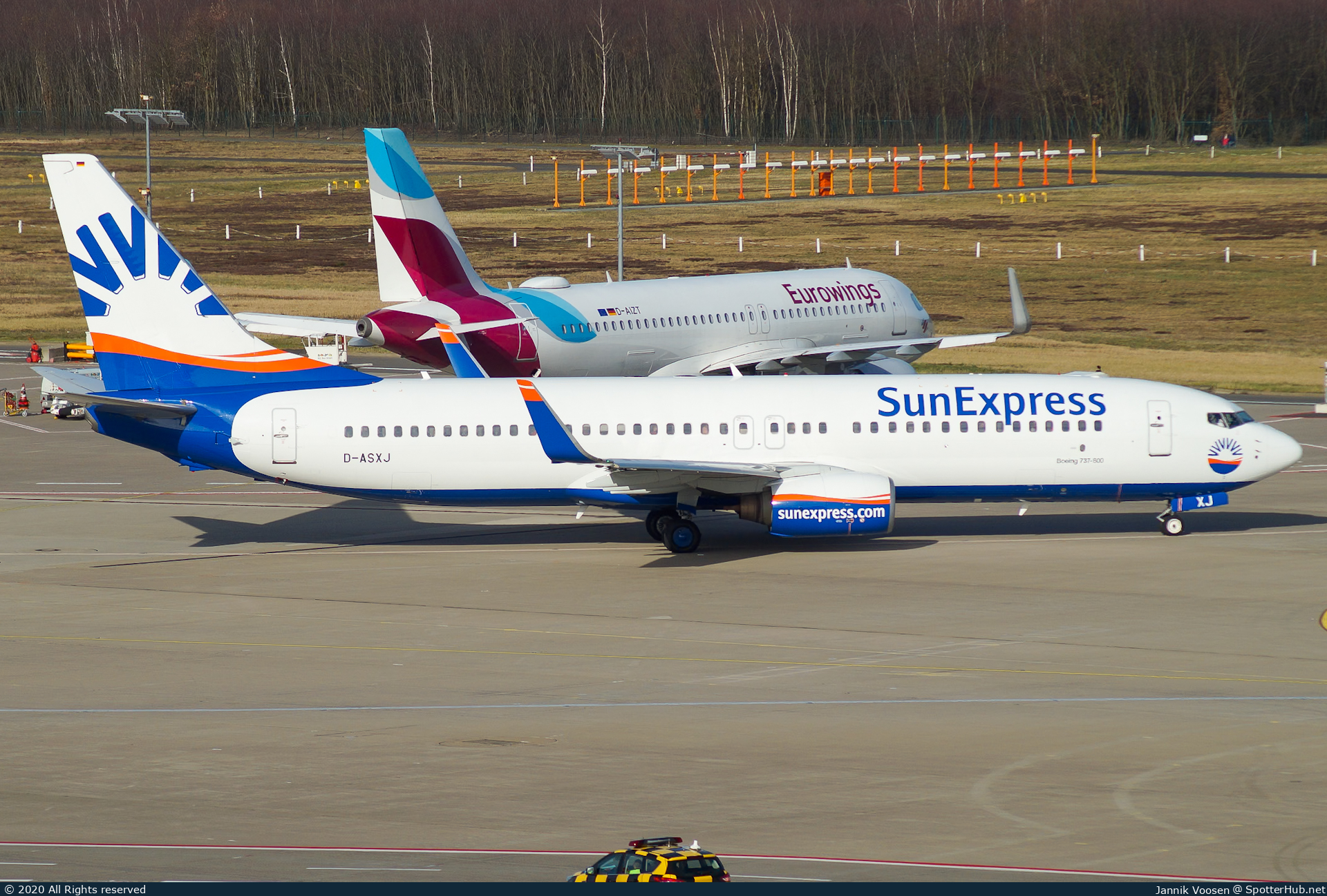 Photo of D-ASXJ - Boeing 737-86N operated by SunExpress Germany