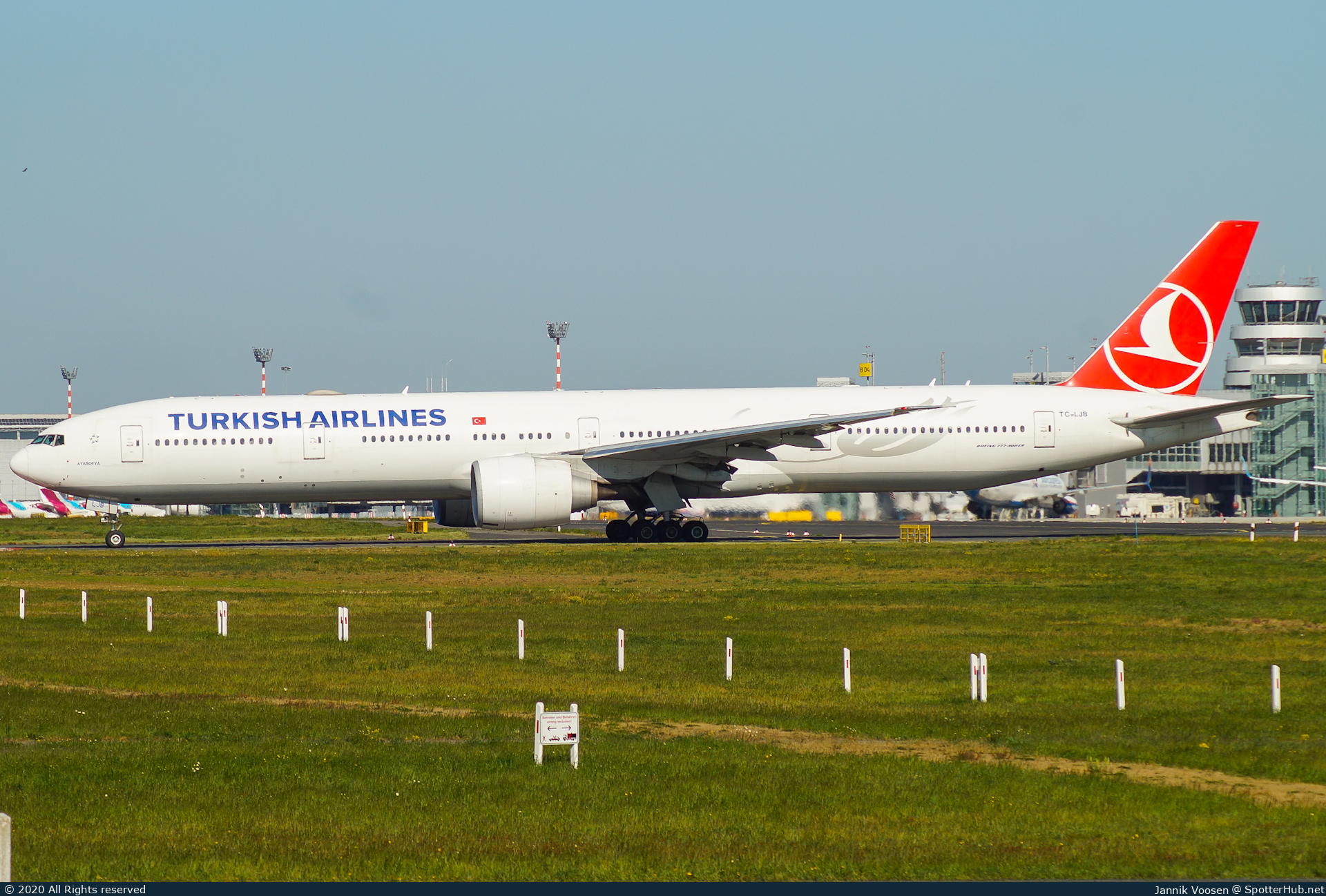 Photo of TC-LJB - Boeing 777-3F2(ER) operated by Turkish Airlines