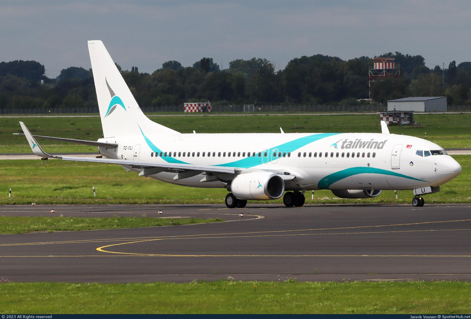 Photo of TC-TLI - Boeing 737-8FZ operated by Tailwind Airlines