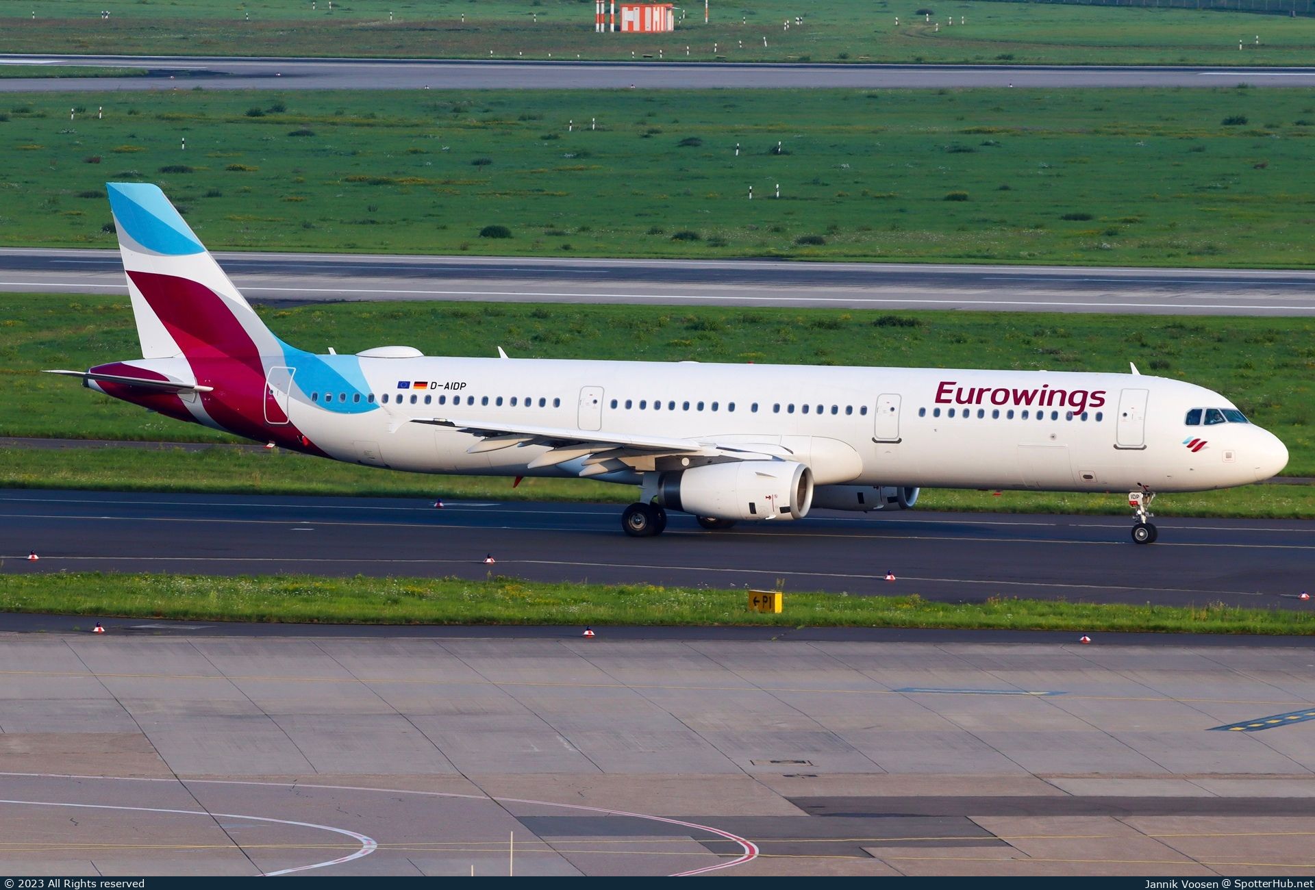 Photo of D-AIDP - Airbus A321-231 operated by Eurowings