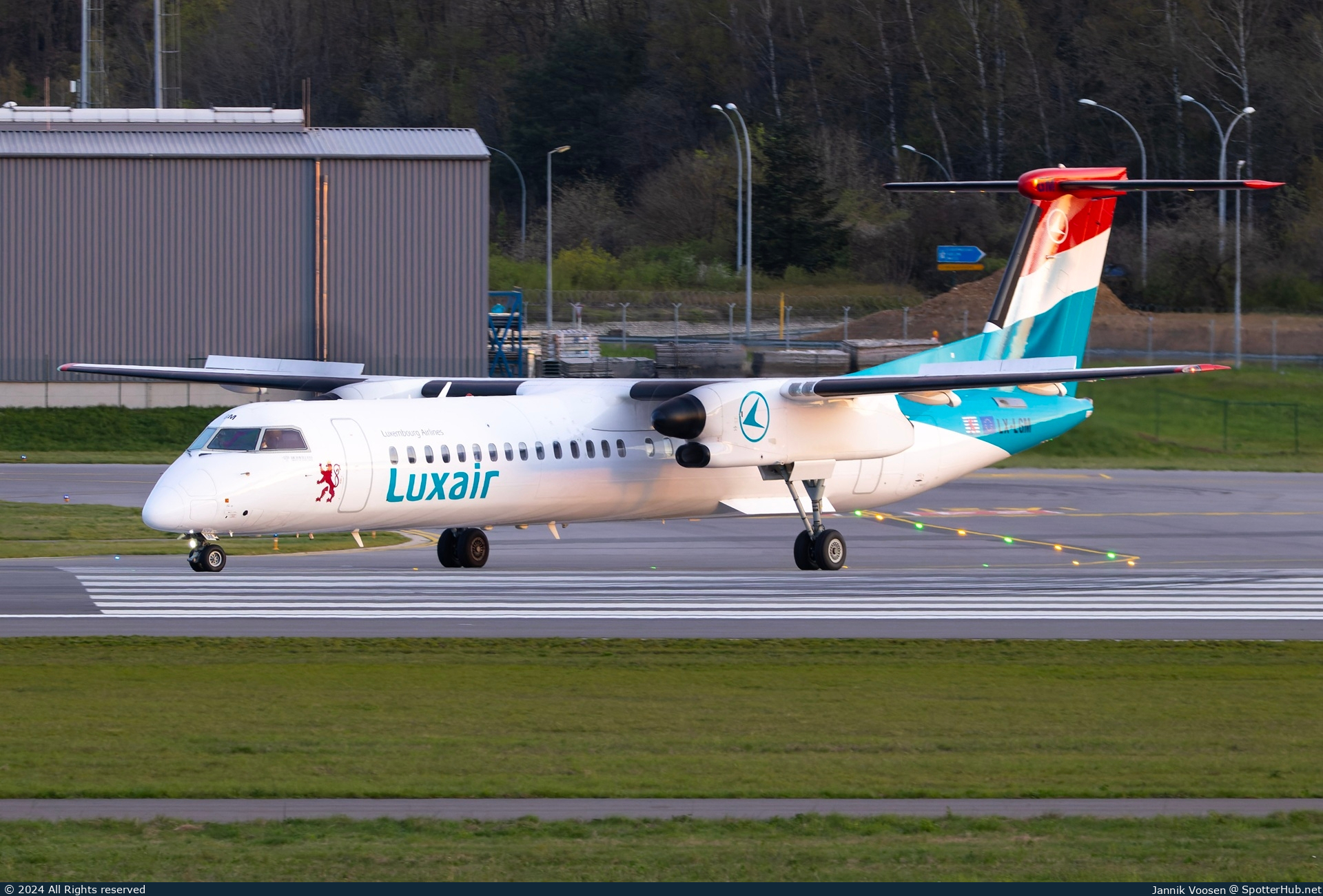 Photo of LX-LGM - Bombardier DHC-8-402 Dash 8 Q400 operated by Luxair