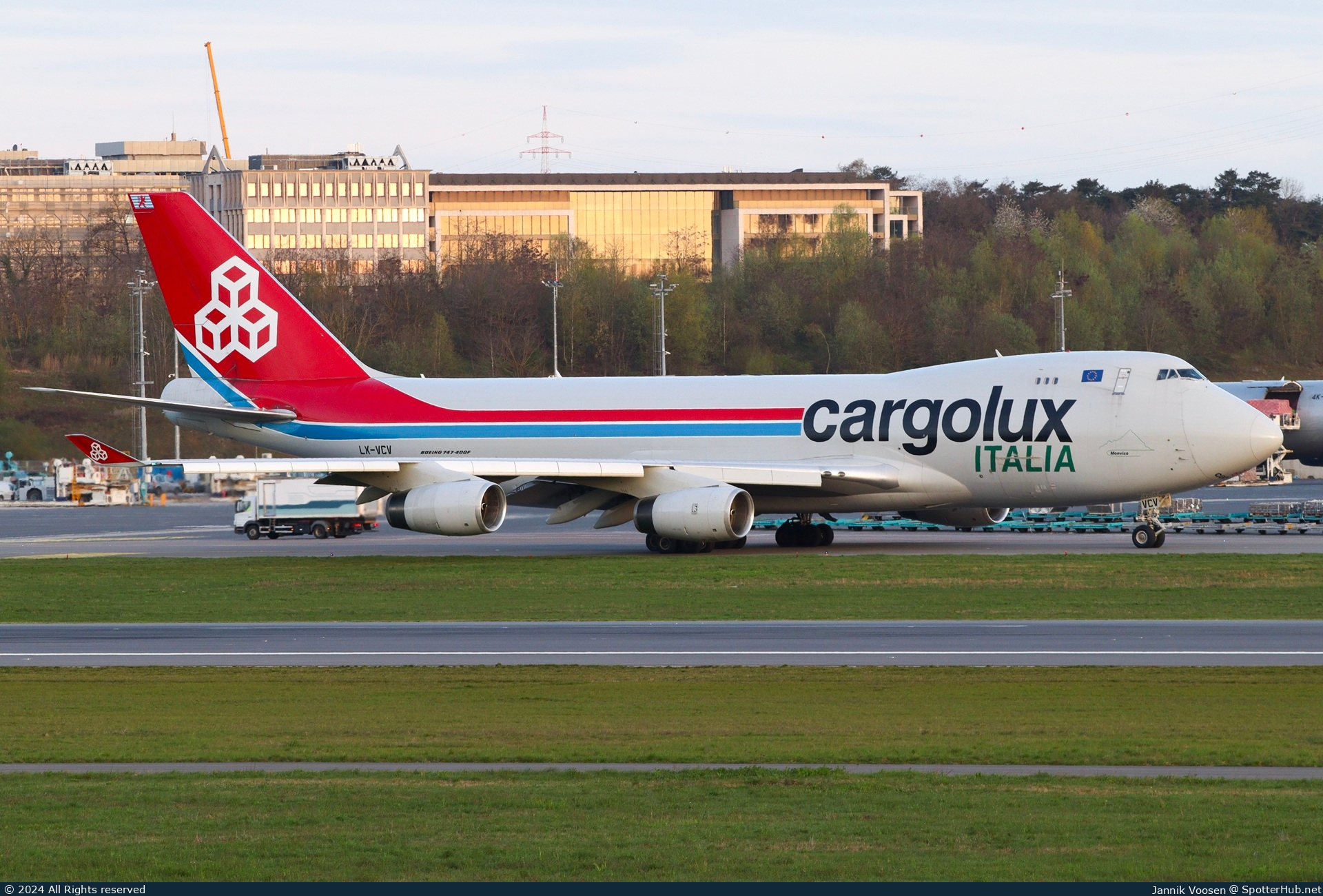 Photo of LX-VCV - Boeing 747-4R7F operated by Cargolux Italia