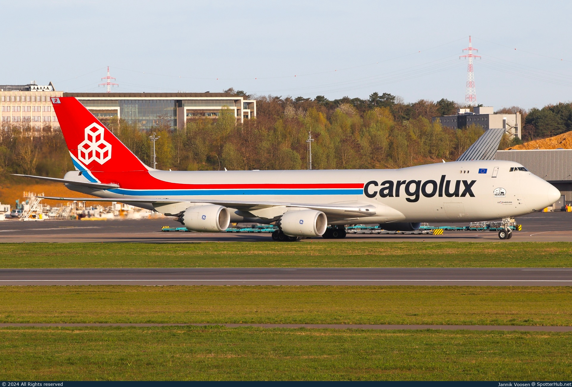 Photo of LX-VCL - Boeing 747-8R7F operated by Cargolux