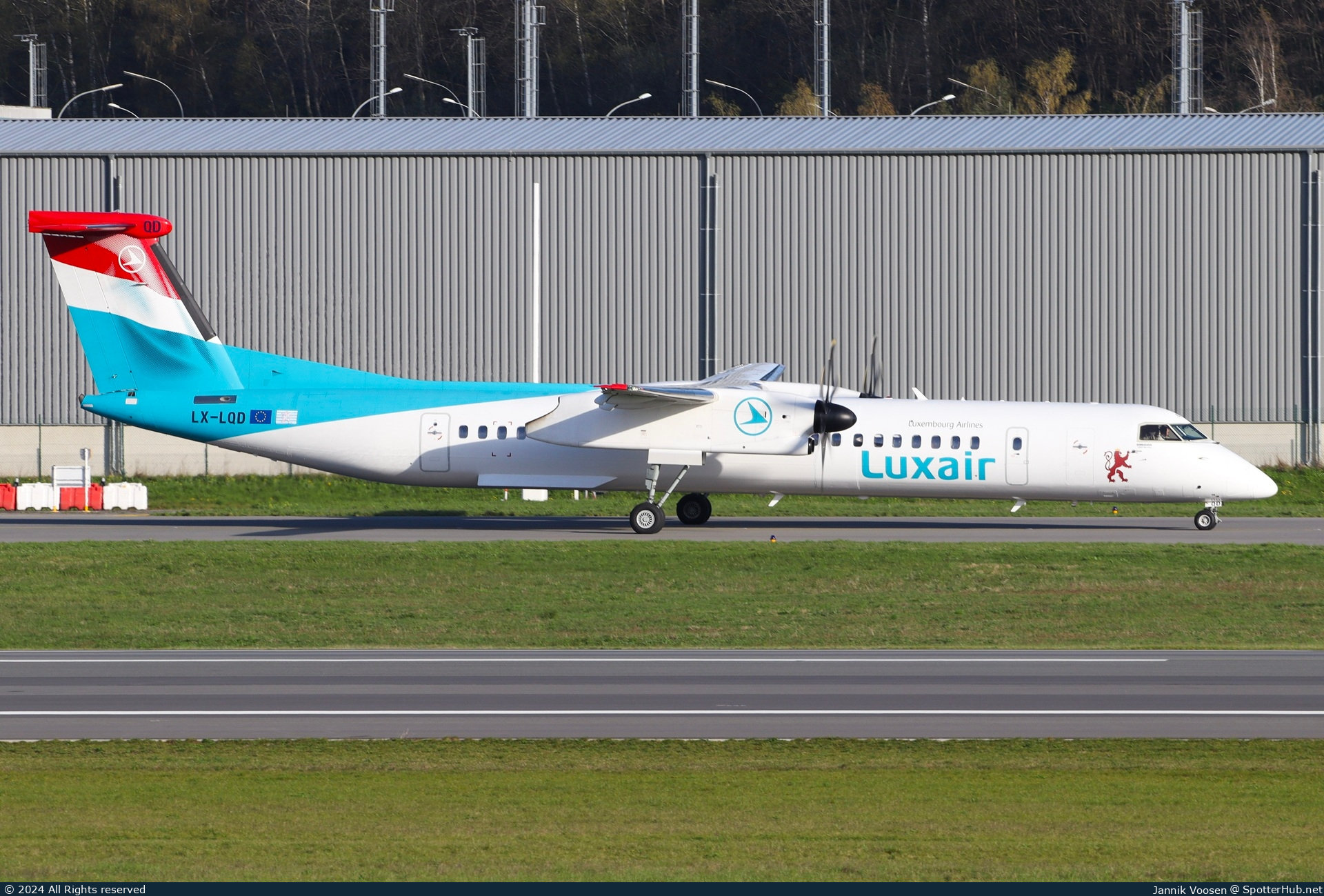 Photo of LX-LQD - Bombardier DHC-8-402 Dash 8 Q400 operated by Luxair