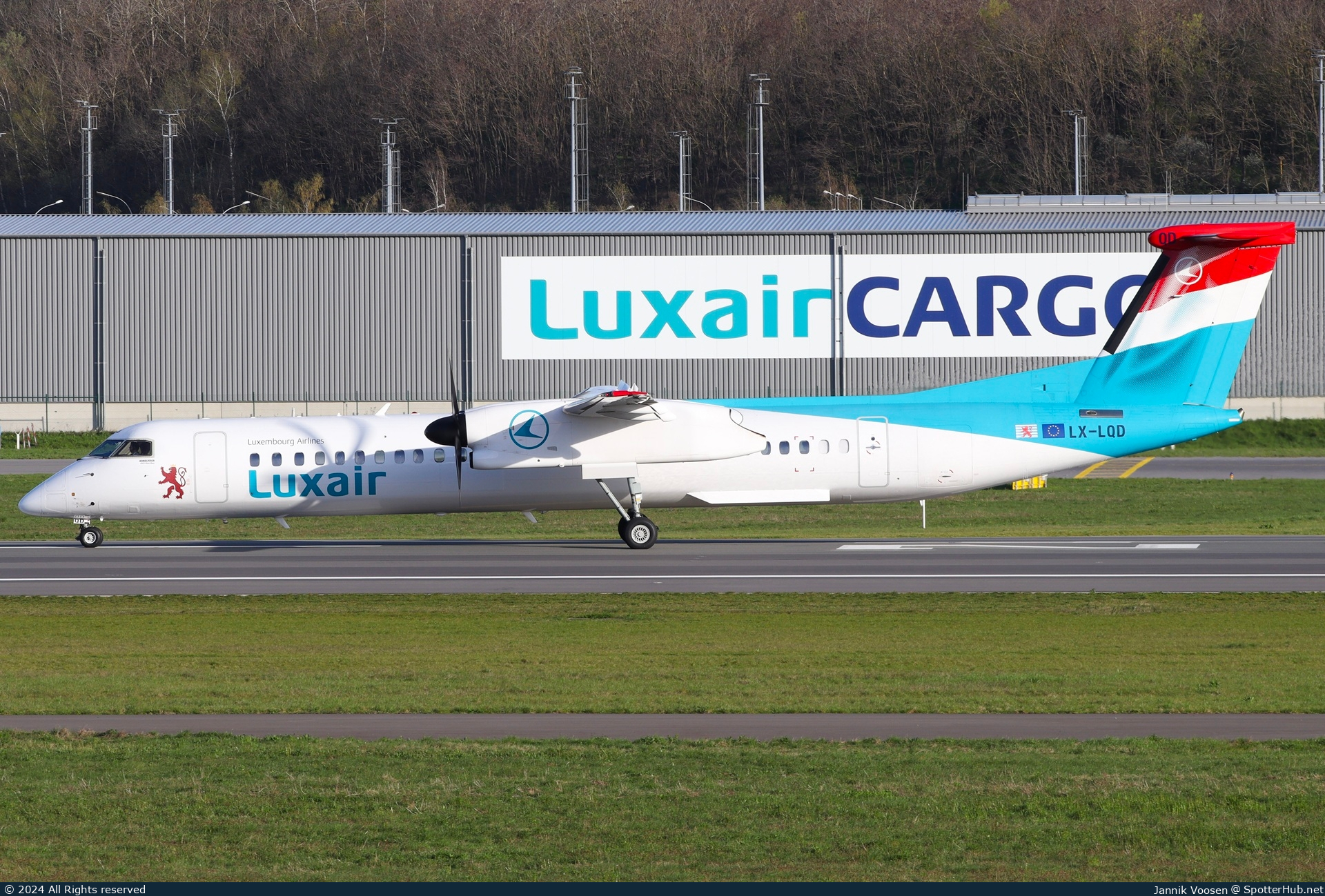 Photo of LX-LQD - Bombardier DHC-8-402 Dash 8 Q400 operated by Luxair