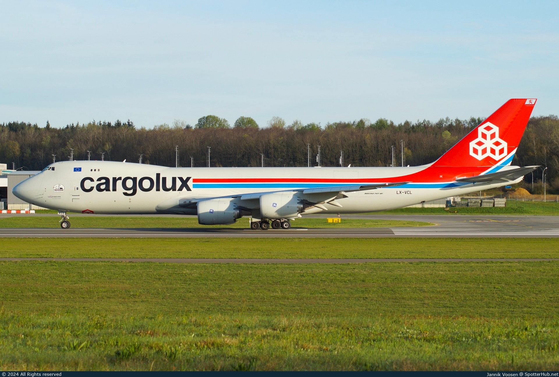 Photo of LX-VCL - Boeing 747-8R7F operated by Cargolux