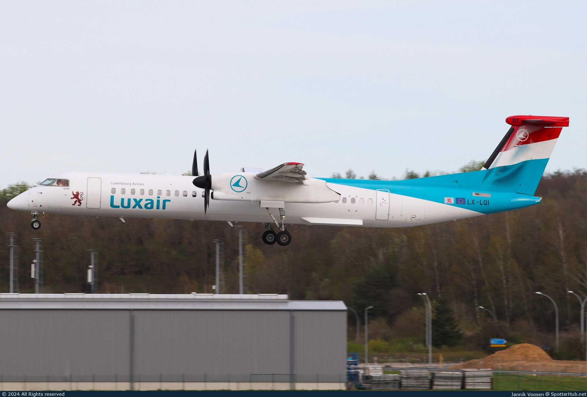 Photo of LX-LQI - Bombardier DHC-8-402 Dash 8 Q400 operated by Luxair
