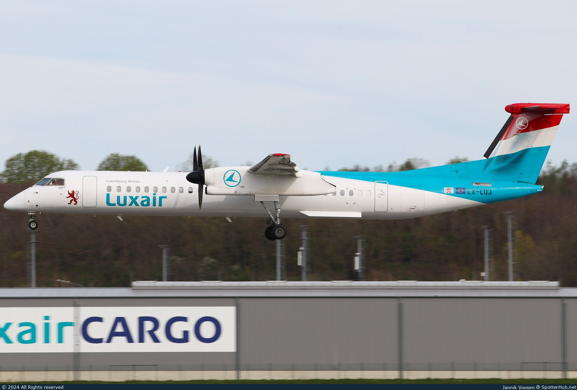 Photo of LX-LQJ - Bombardier DHC-8-402 Dash 8 Q400 operated by Luxair
