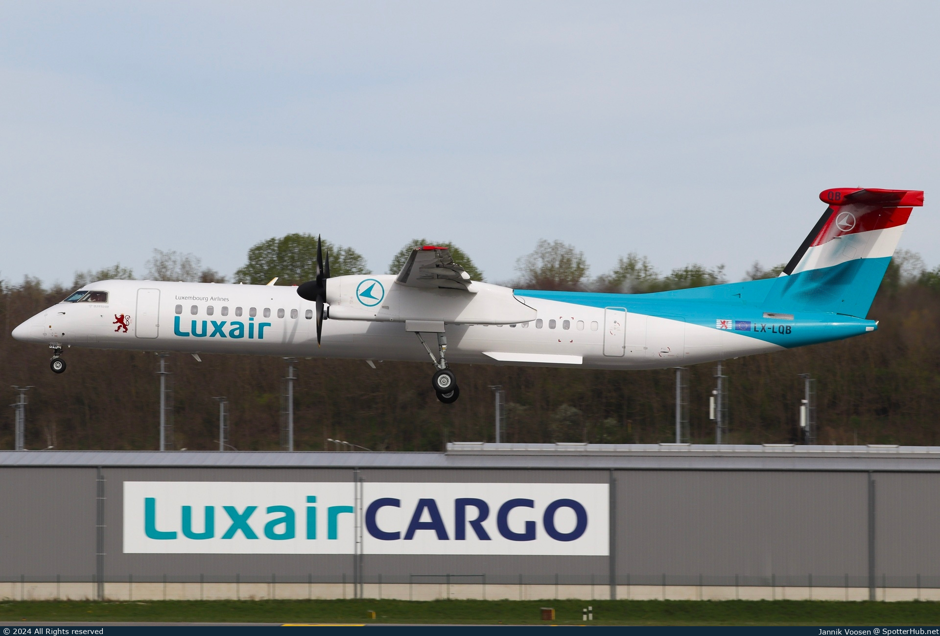 Photo of LX-LQB - Bombardier DHC-8-402 Dash 8 Q400 operated by Luxair