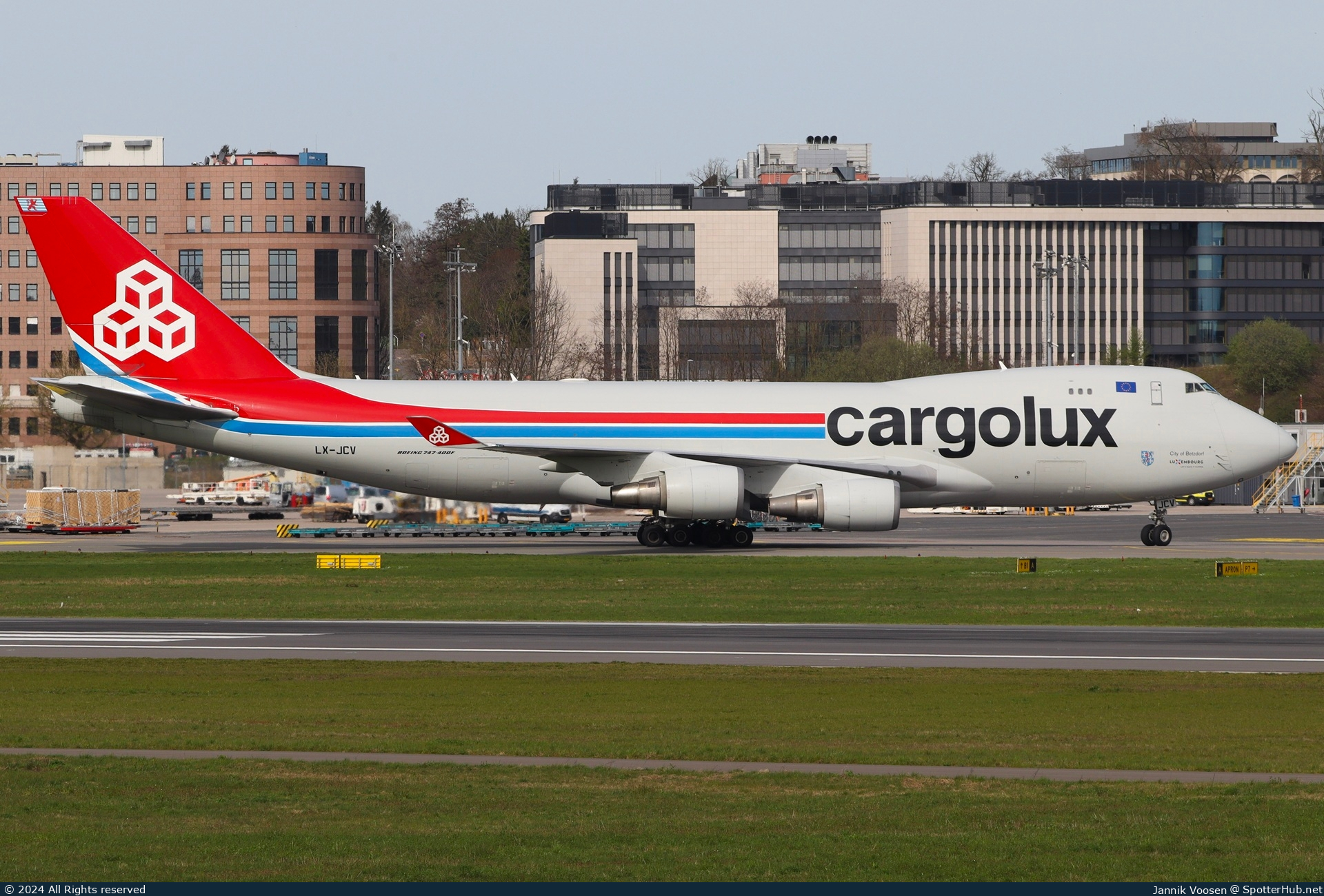 Photo of LX-JCV - Boeing 747-4EVF(ER) operated by Cargolux