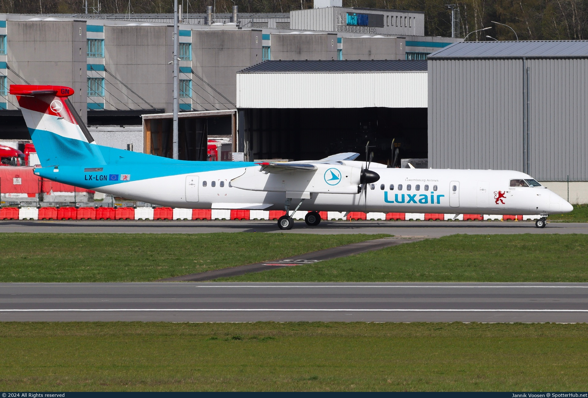 Photo of LX-LGN - Bombardier DHC-8-402 Dash 8 Q400 operated by Luxair