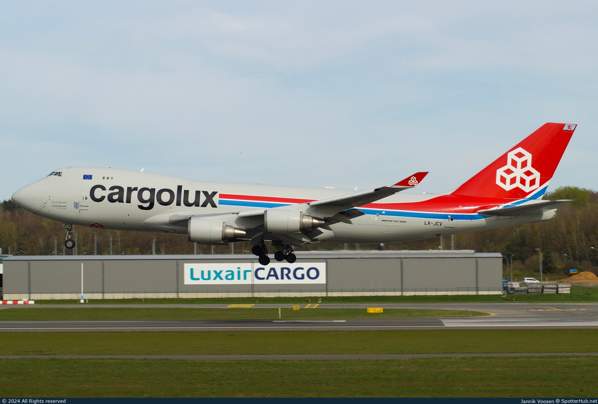 Photo of LX-JCV - Boeing 747-4EVF(ER) operated by Cargolux