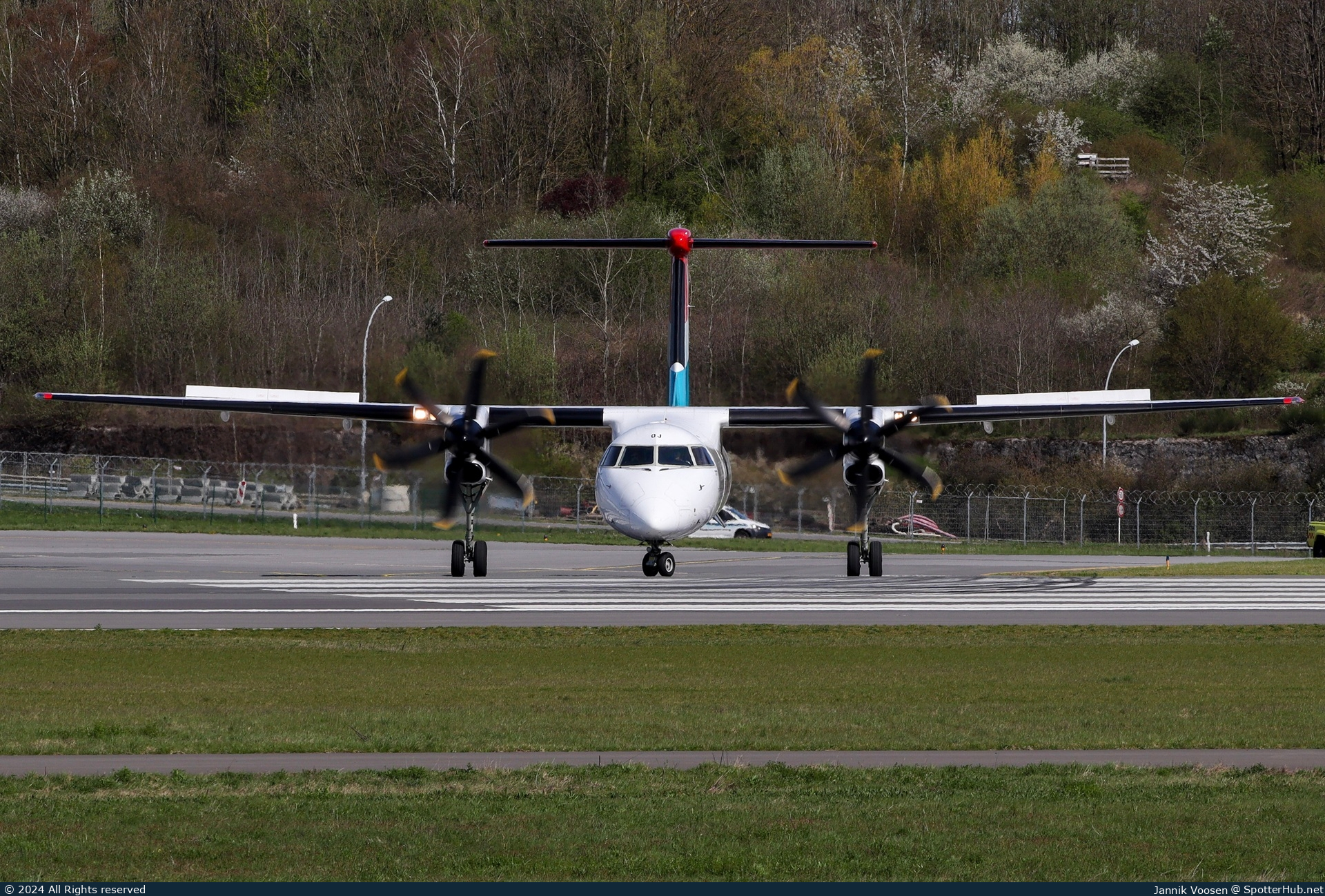 Photo of LX-LQJ - Bombardier DHC-8-402 Dash 8 Q400 operated by Luxair