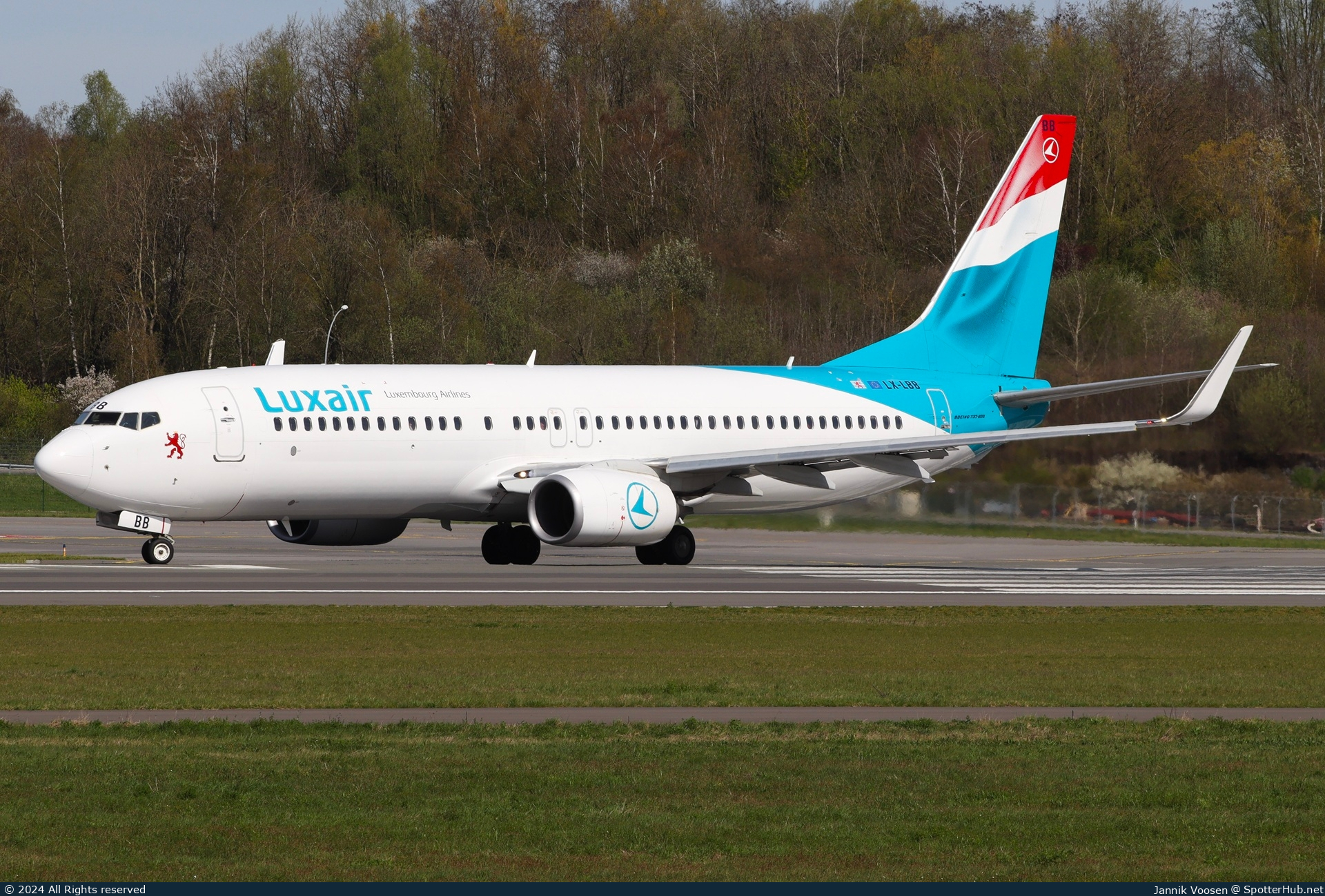 Photo of LX-LBB - Boeing 737-86J operated by Luxair