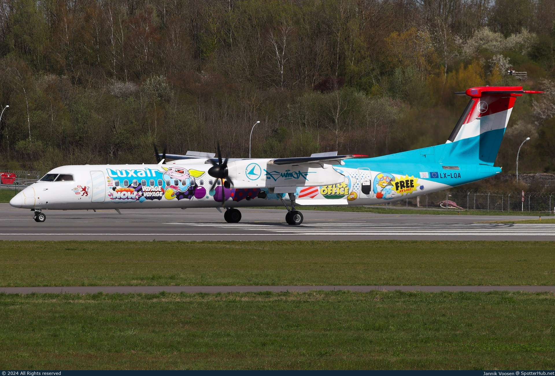 Photo of LX-LQA - Bombardier DHC-8-402 Dash 8 Q400 operated by Luxair