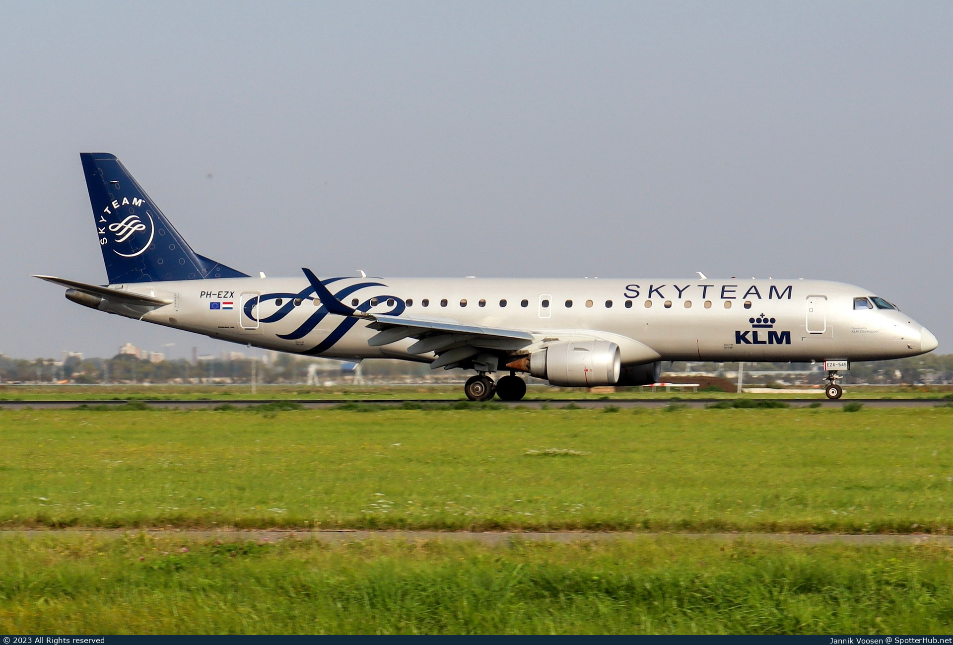 Photo of PH-EZX - Embraer ERJ-190STD operated by KLM Cityhopper