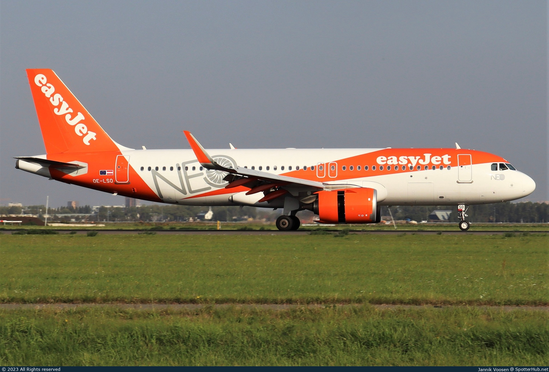 Photo of OE-LSO - Airbus A320-251N operated by easyJet Europe