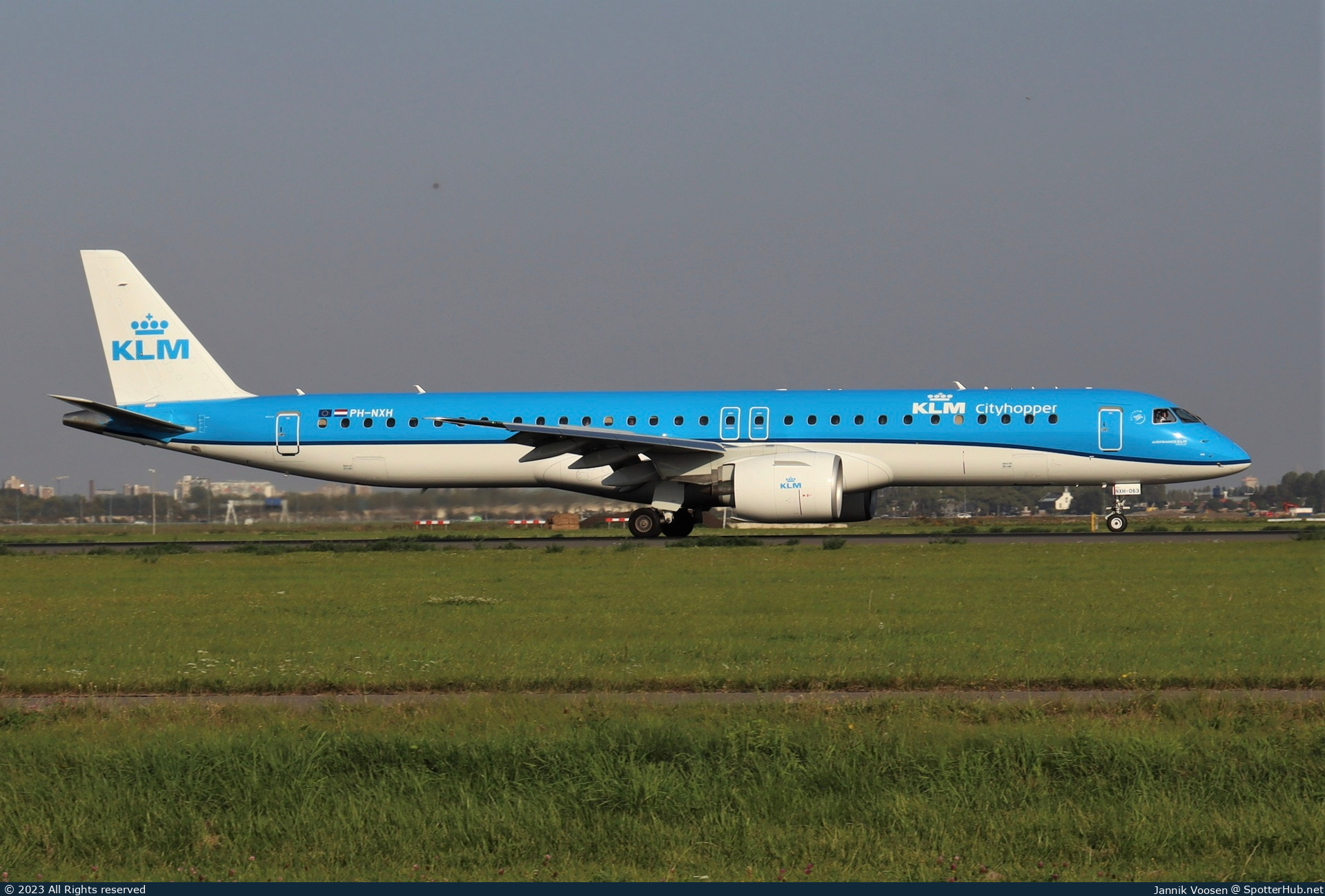 Photo of PH-NXH - Embraer ERJ-195-E2 operated by KLM Cityhopper